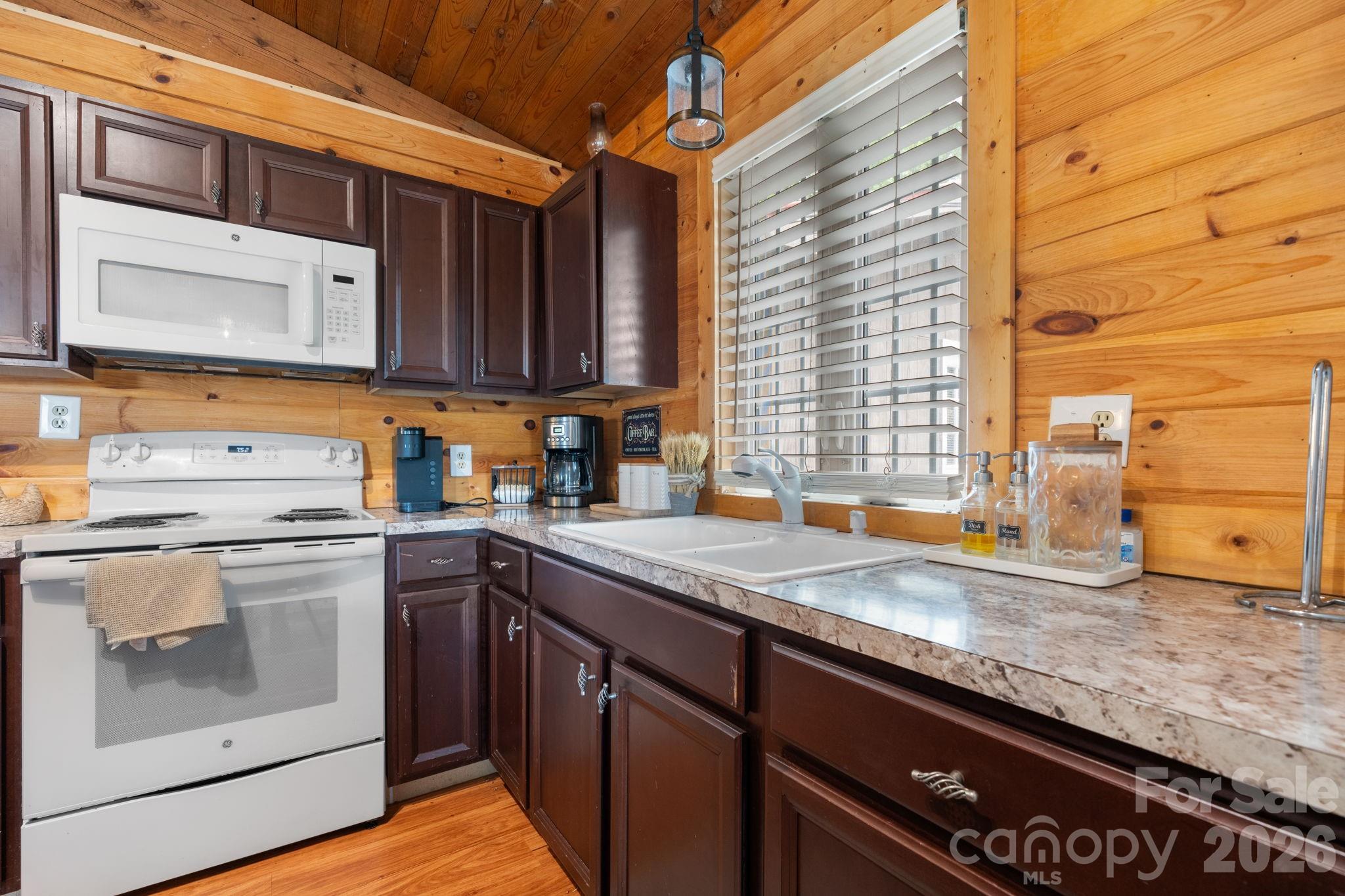 7042 Martin Lane — Morganton