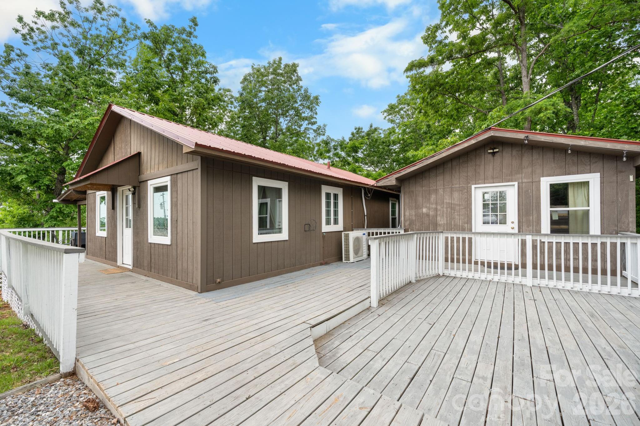 7042 Martin Lane — Morganton