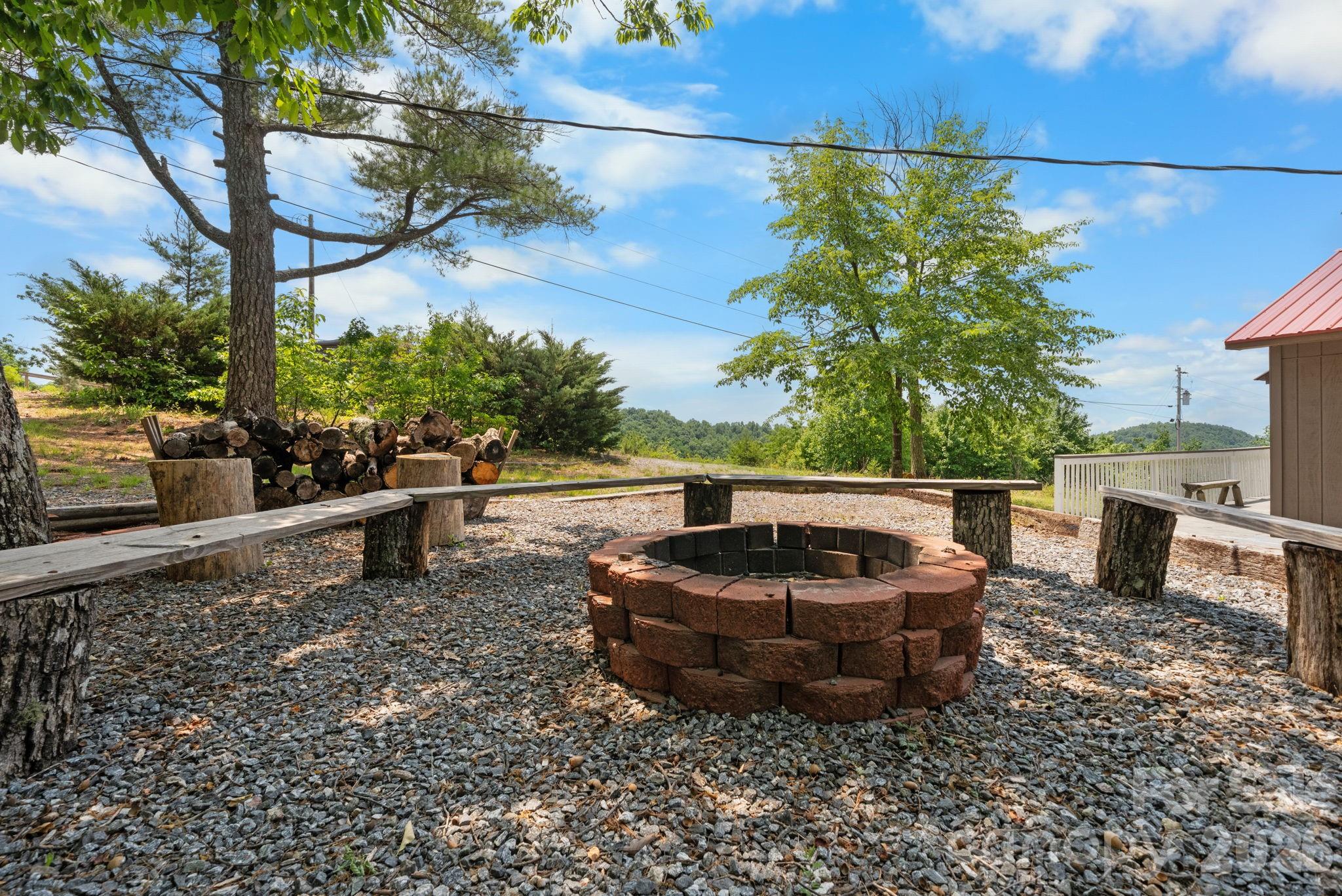 7042 Martin Lane — Morganton