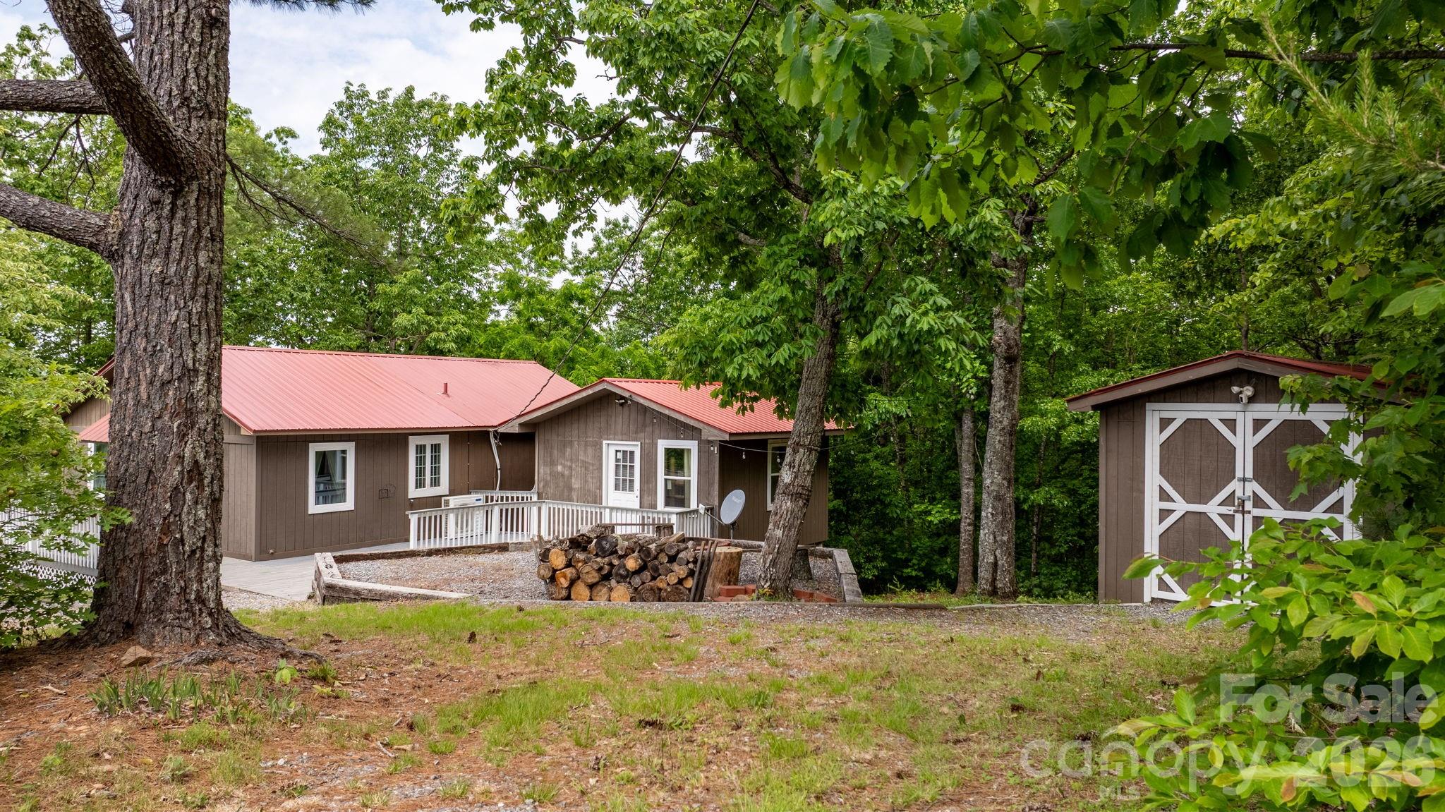 7042 Martin Lane — Morganton