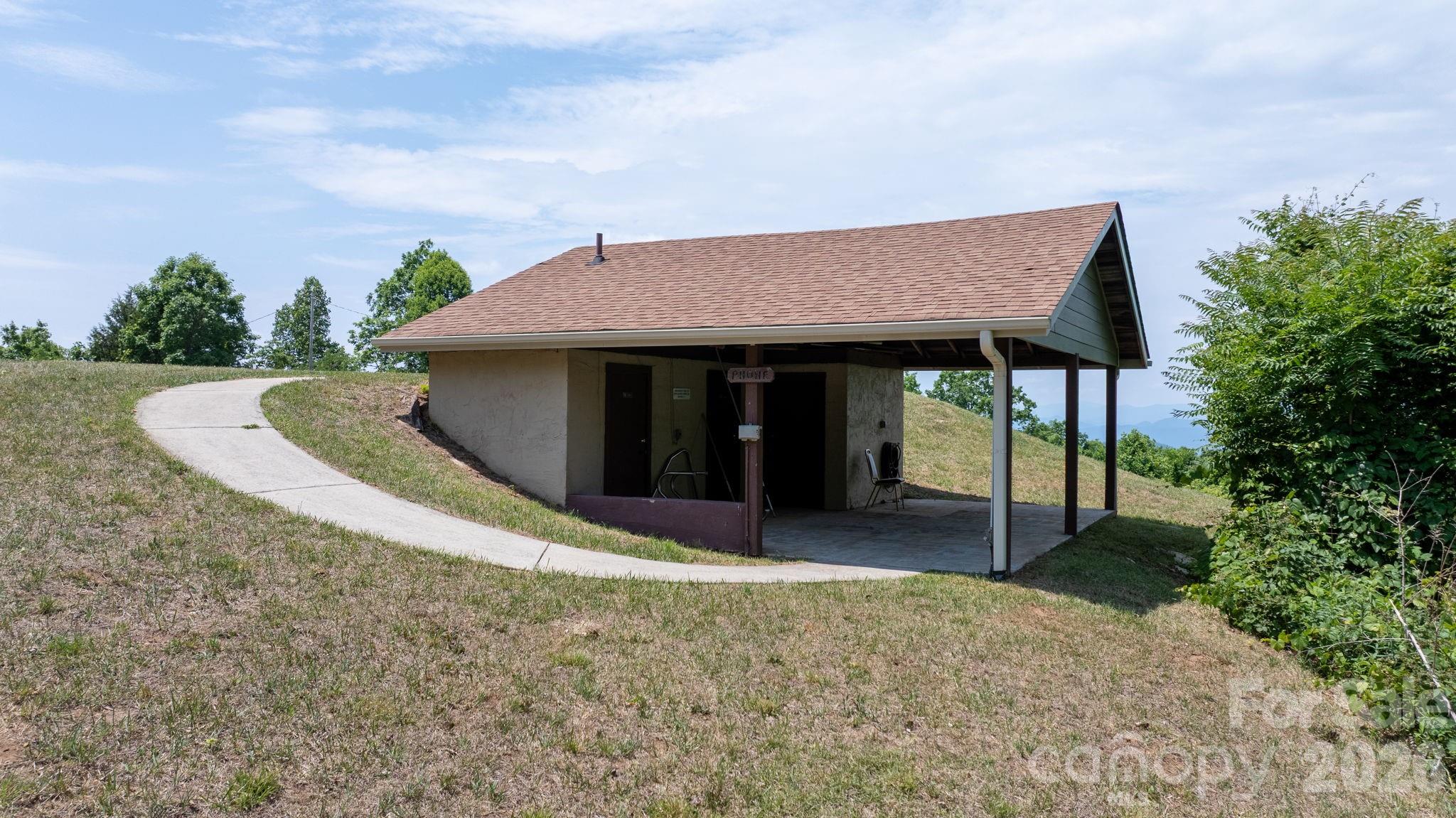 7042 Martin Lane — Morganton