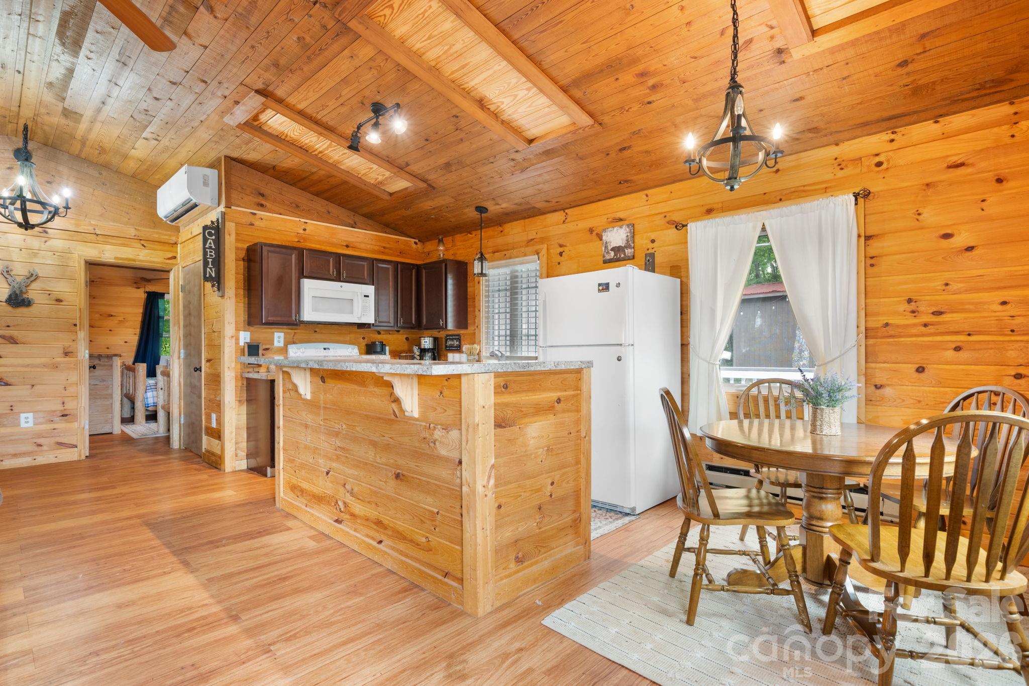 7042 Martin Lane — Morganton