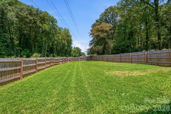 864 Stowe Lane — Gastonia