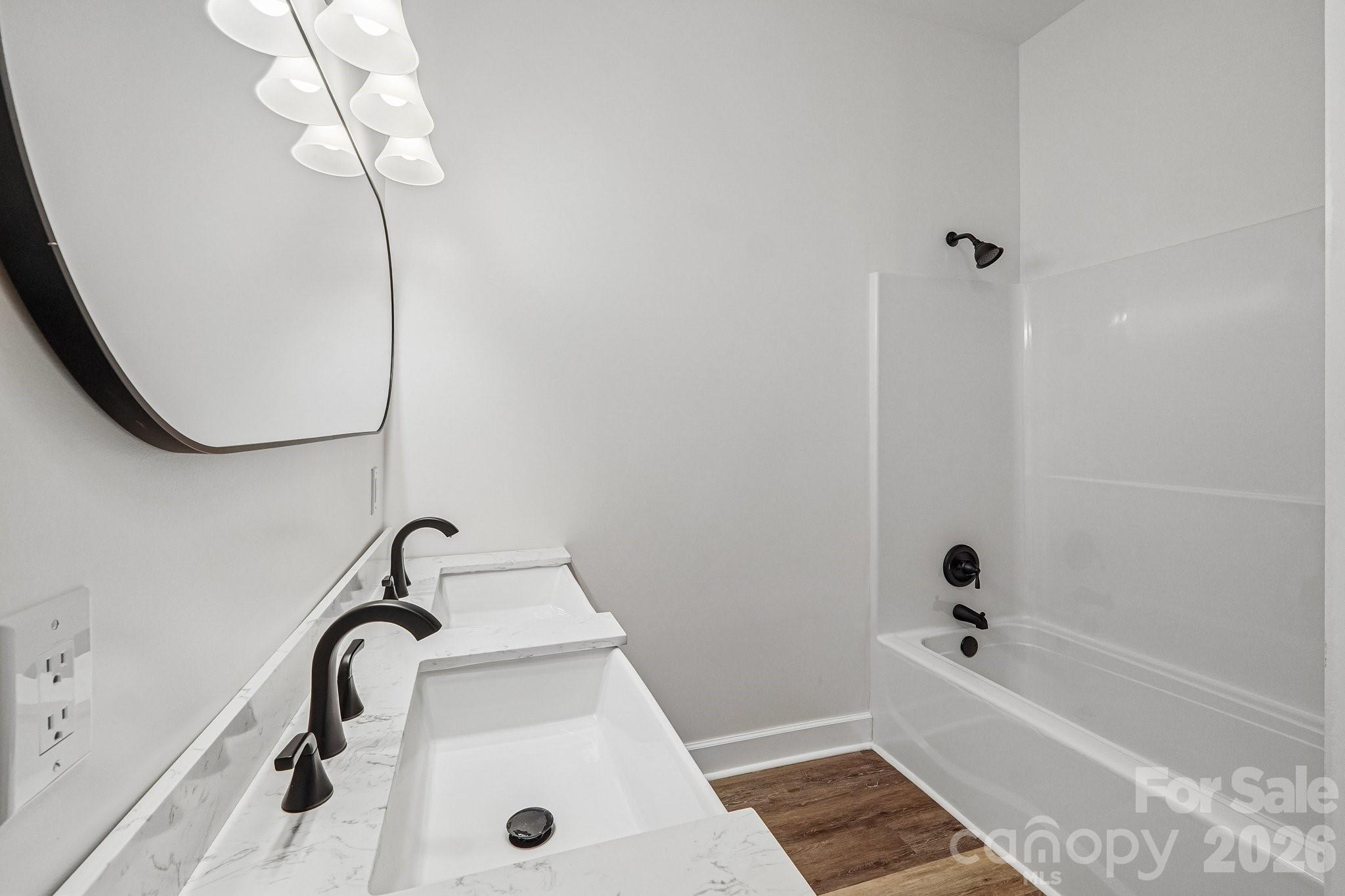 616 14th Street SW — Hickory