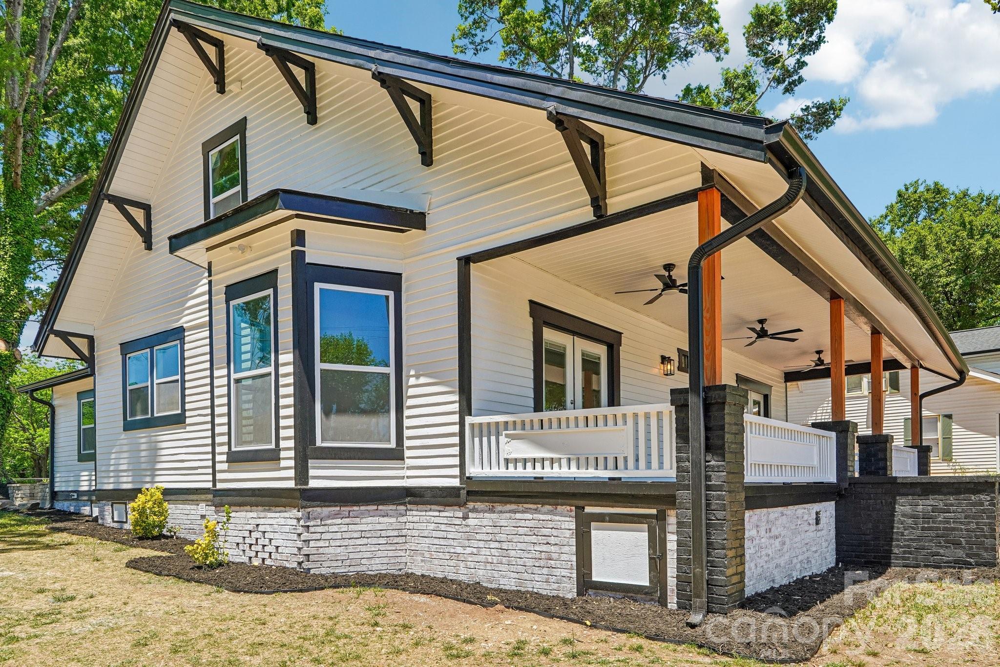 616 14th Street SW — Hickory
