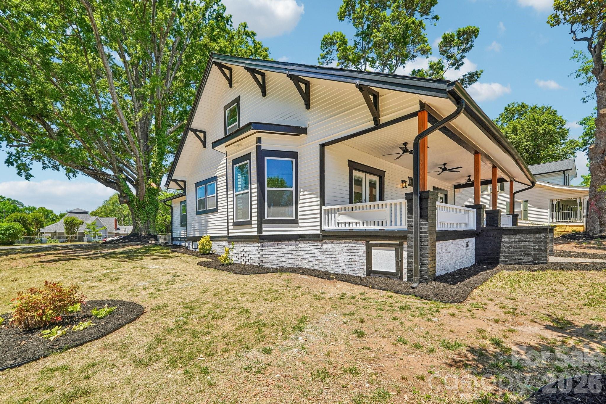 616 14th Street SW — Hickory