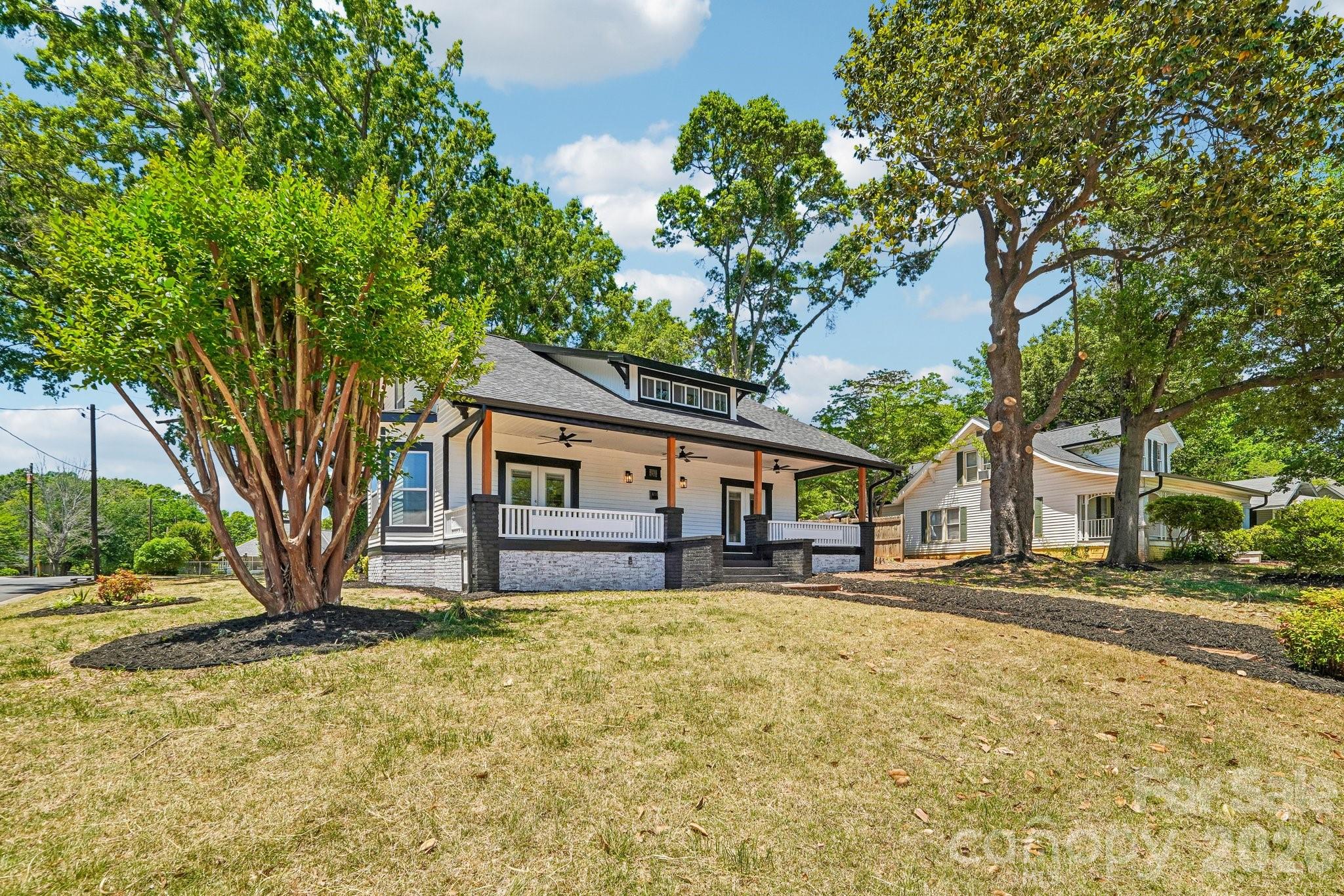 616 14th Street SW — Hickory
