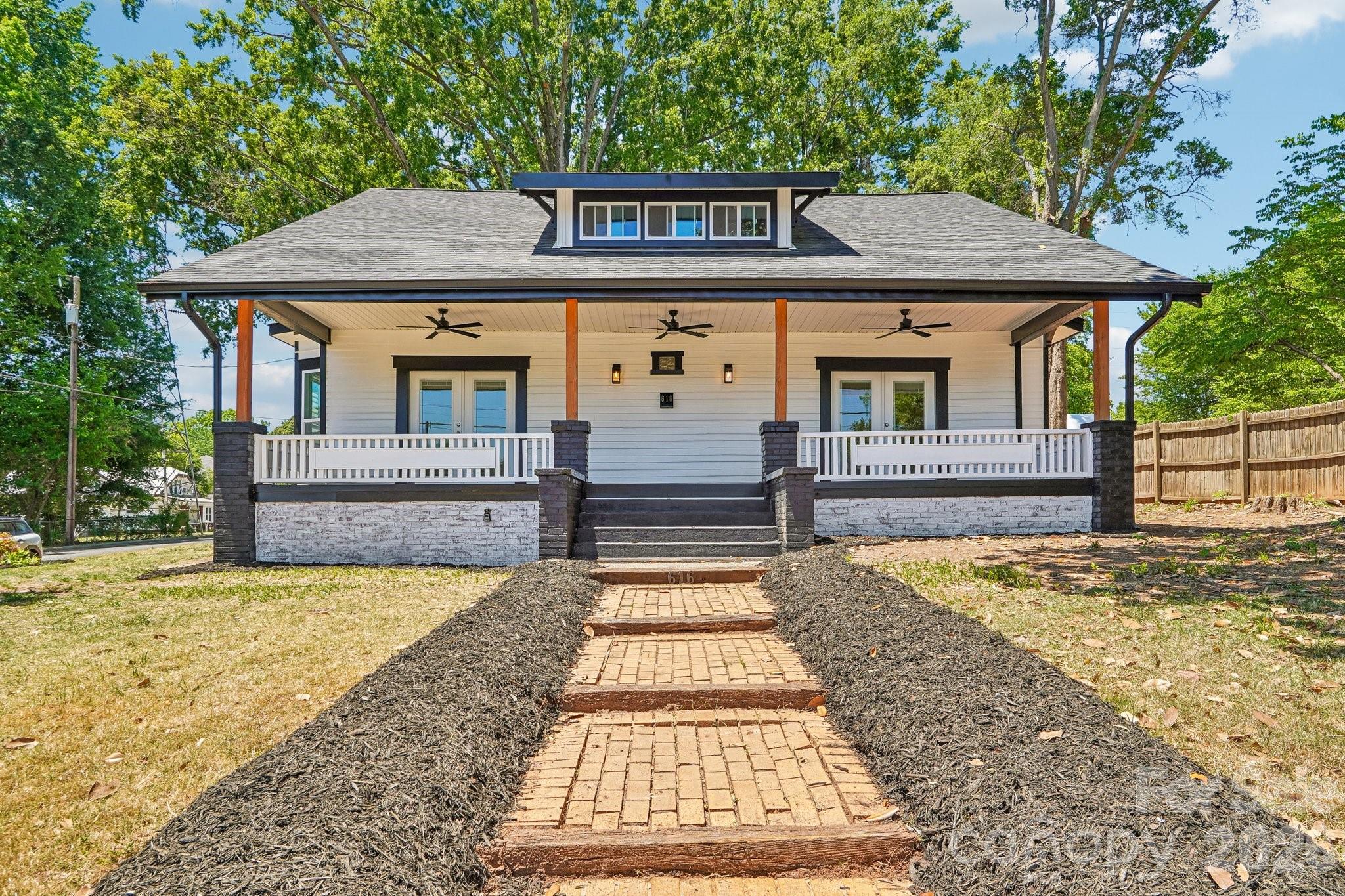 616 14th Street SW — Hickory