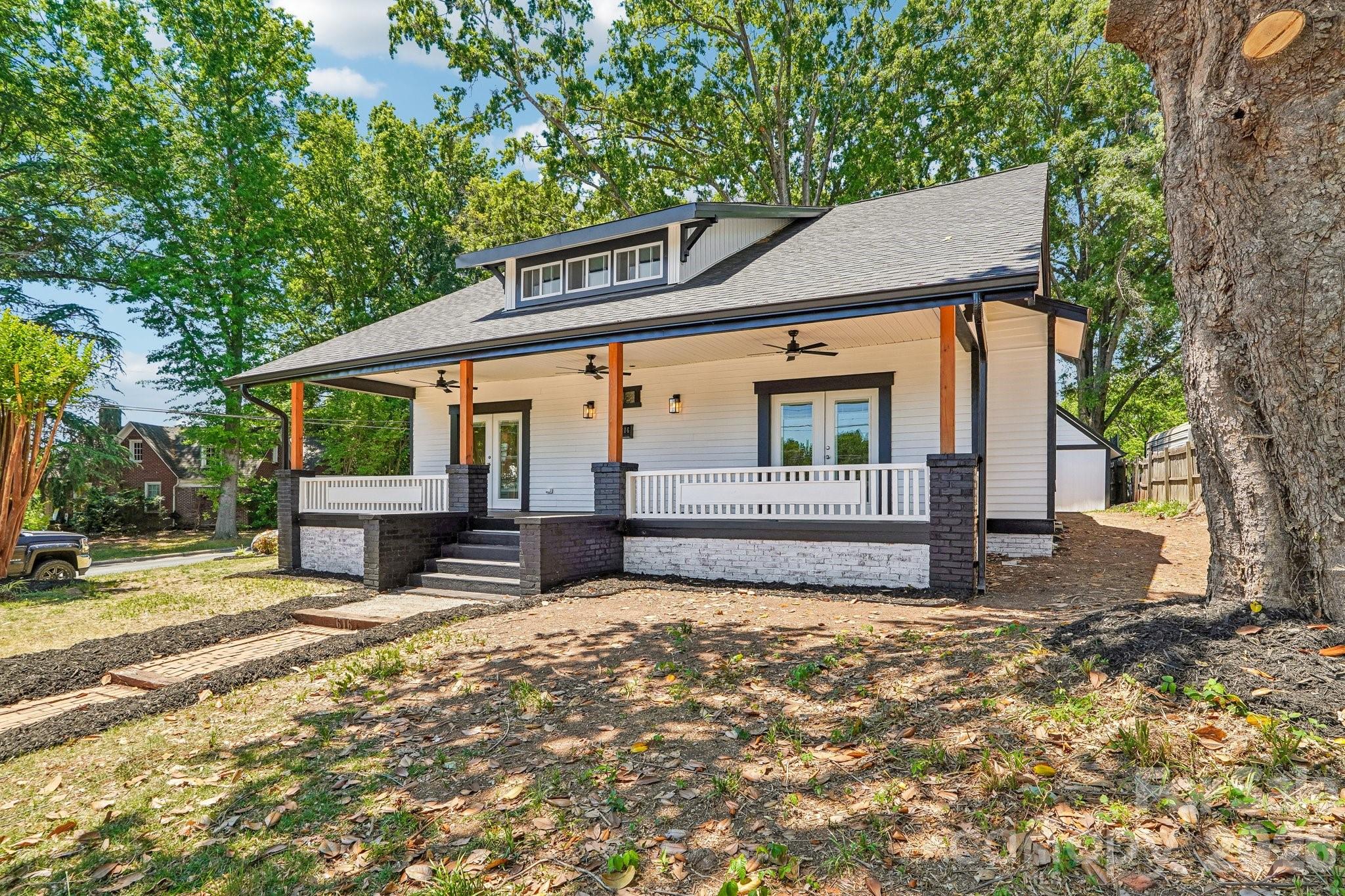 616 14th Street SW — Hickory