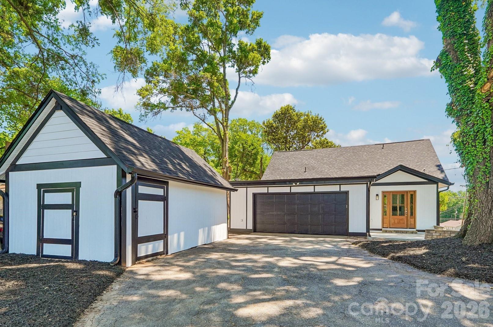 616 14th Street SW — Hickory