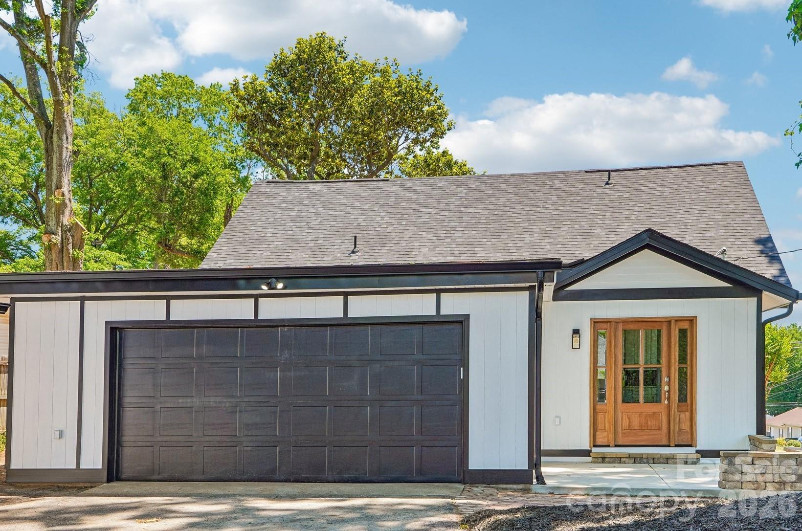 616 14th Street SW — Hickory