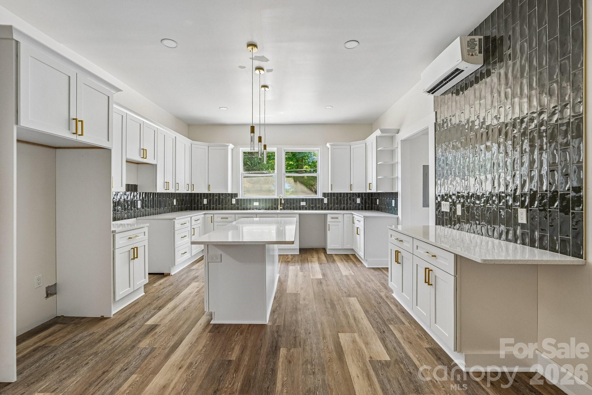 616 14th Street SW — Hickory