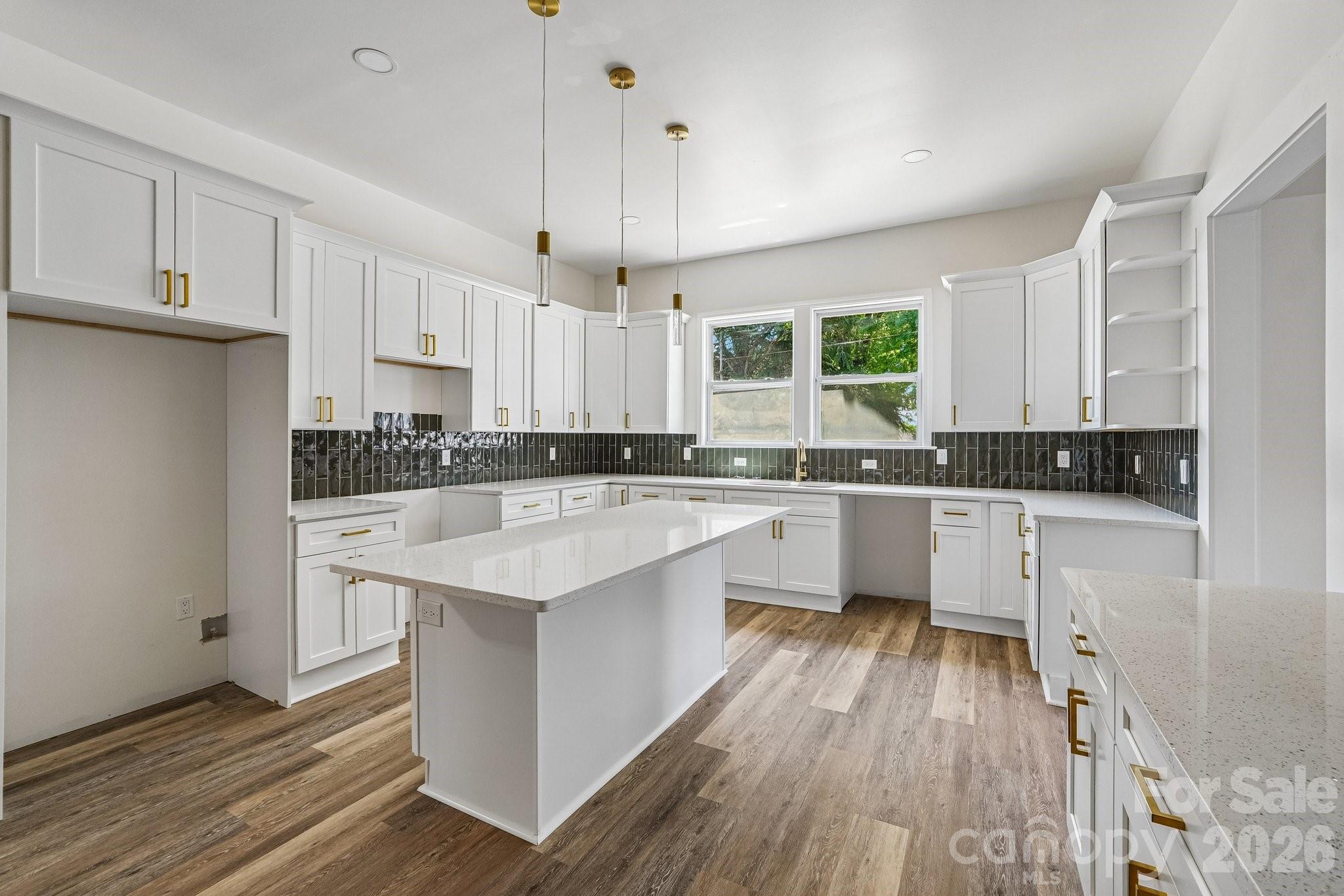 616 14th Street SW — Hickory