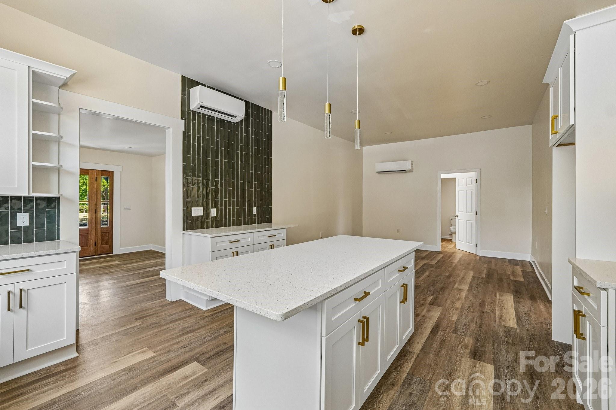 616 14th Street SW — Hickory