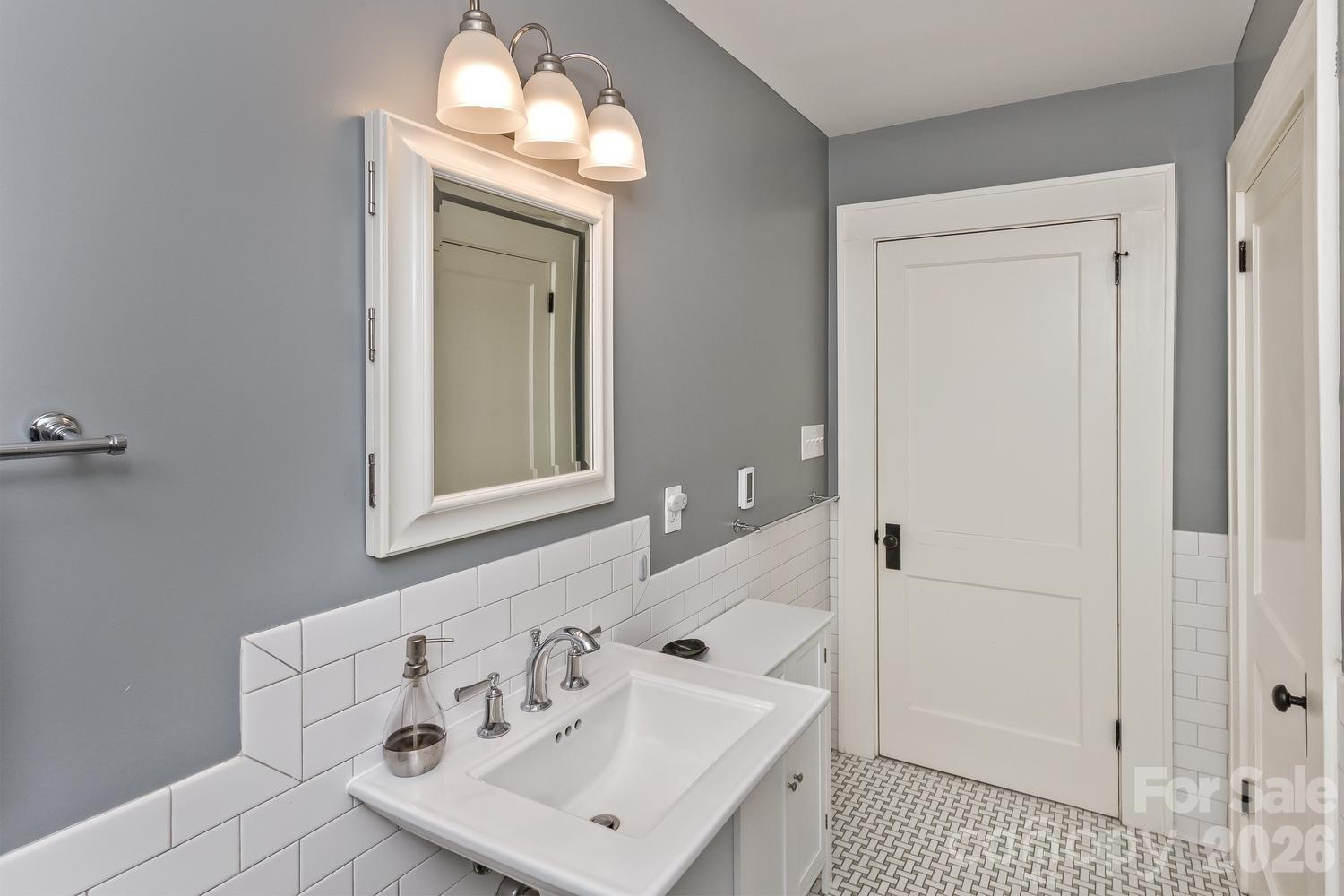 23 Woodvale Avenue — Asheville