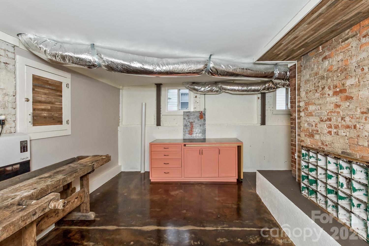 23 Woodvale Avenue — Asheville