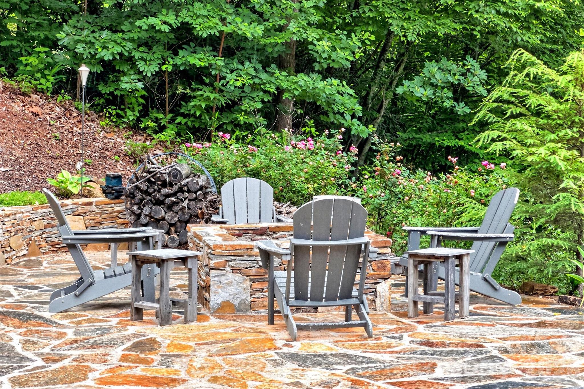 696 Hickory Nut Hollow — Old Fort