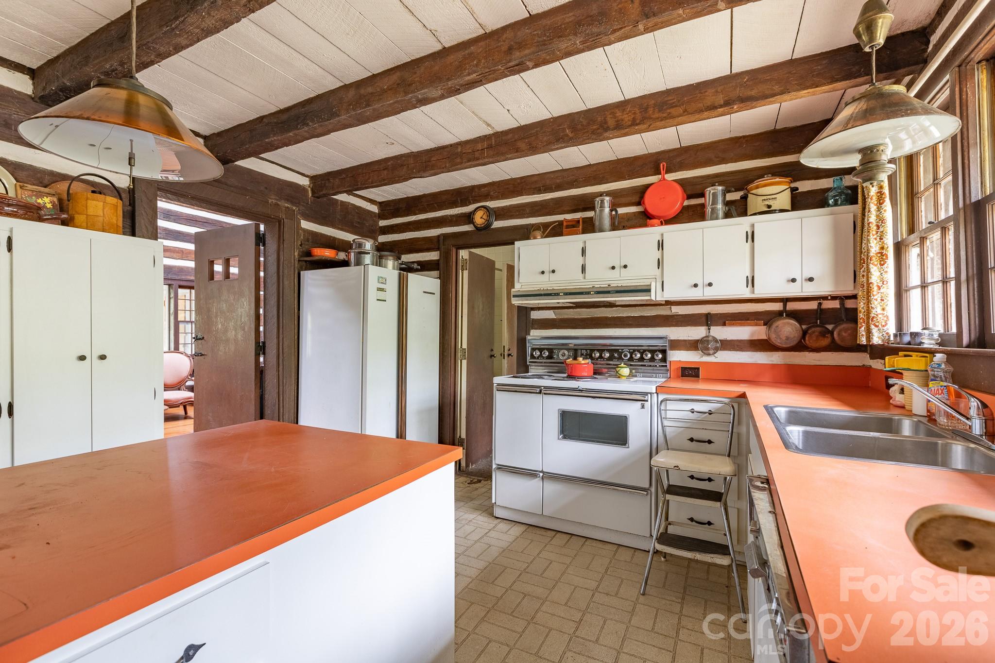 1971 Swiss Pine Lake Drive — Spruce Pine