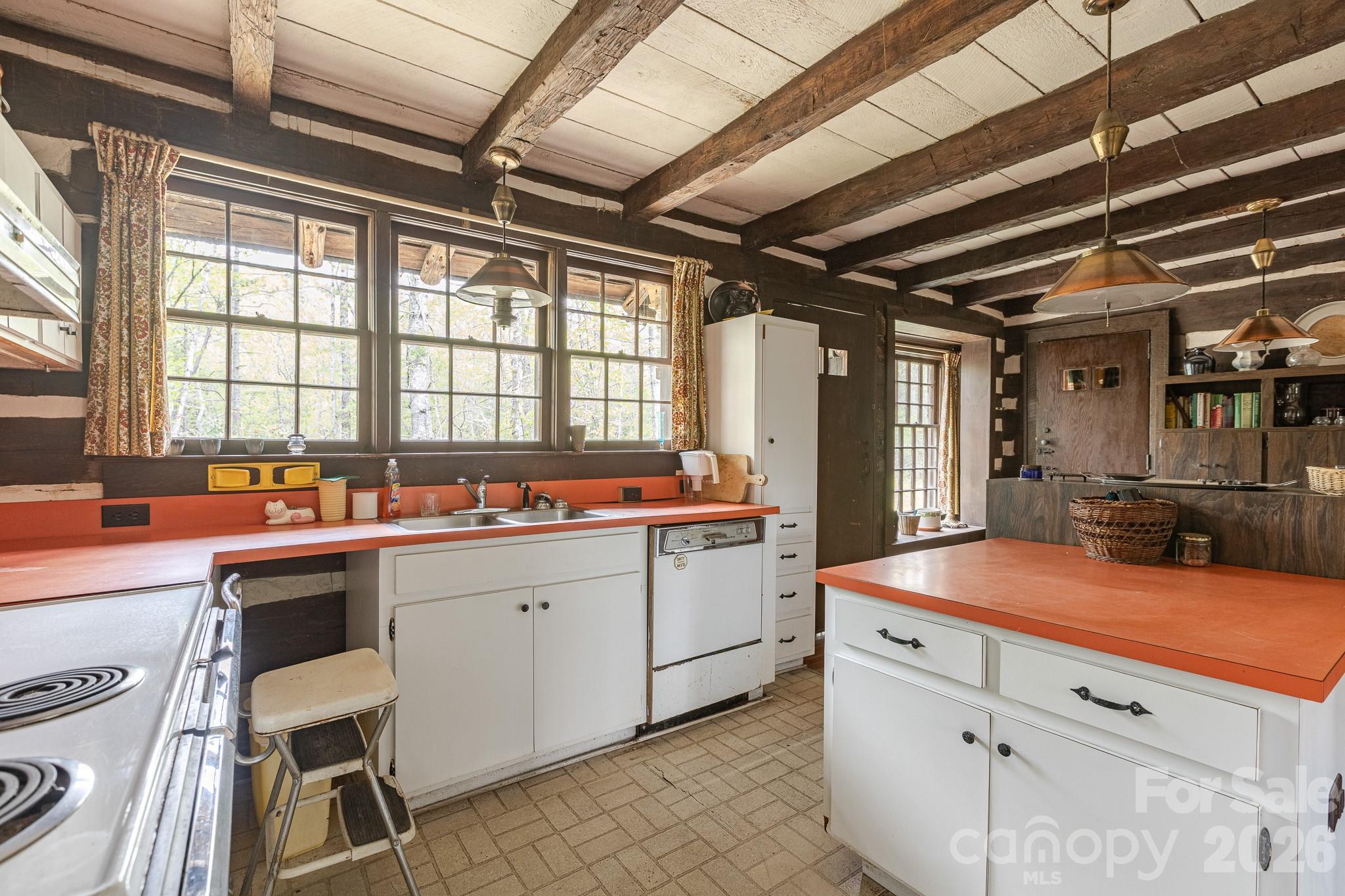 1971 Swiss Pine Lake Drive — Spruce Pine