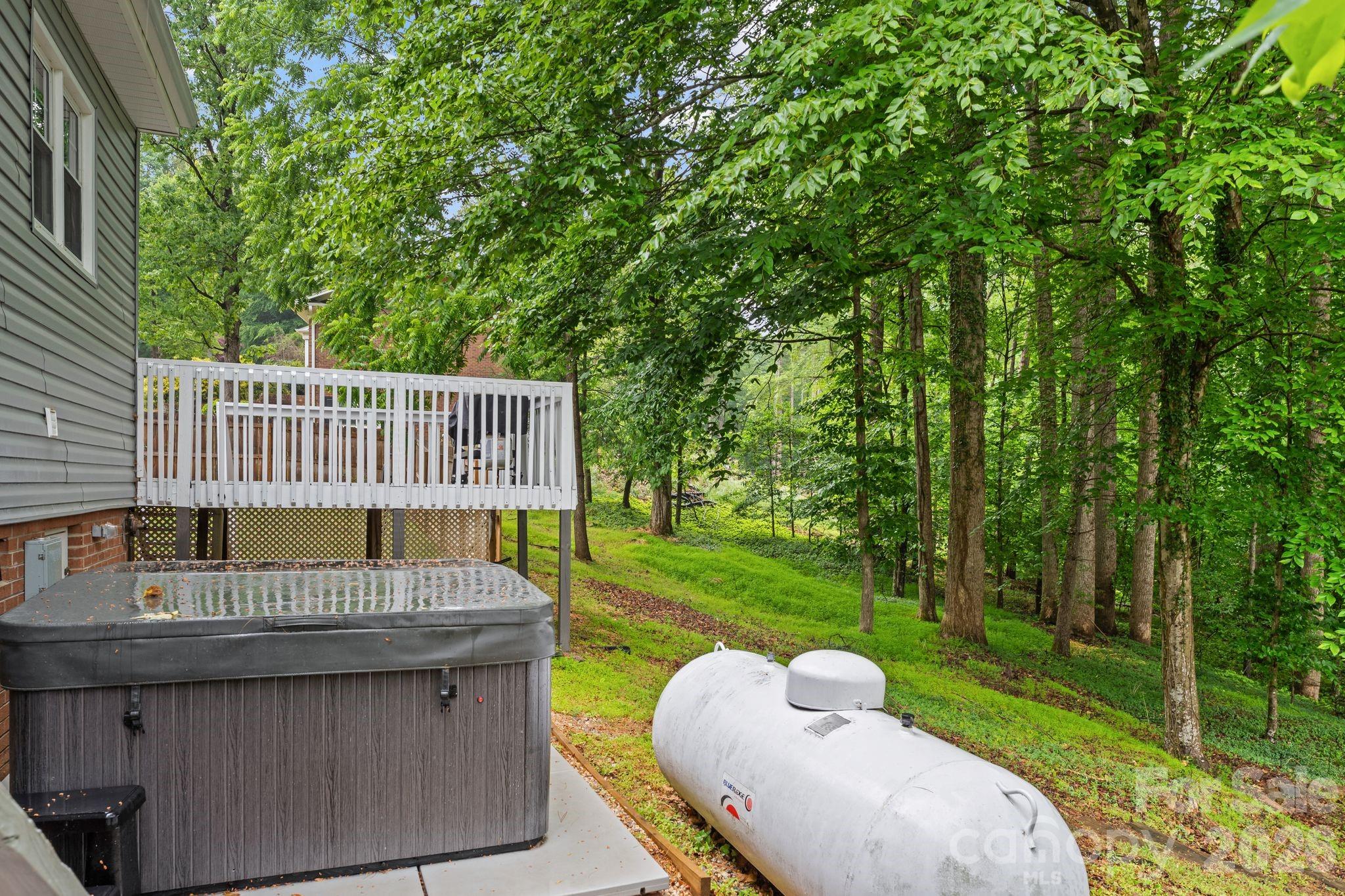 1014 Bramblewood Court NE — Lenoir
