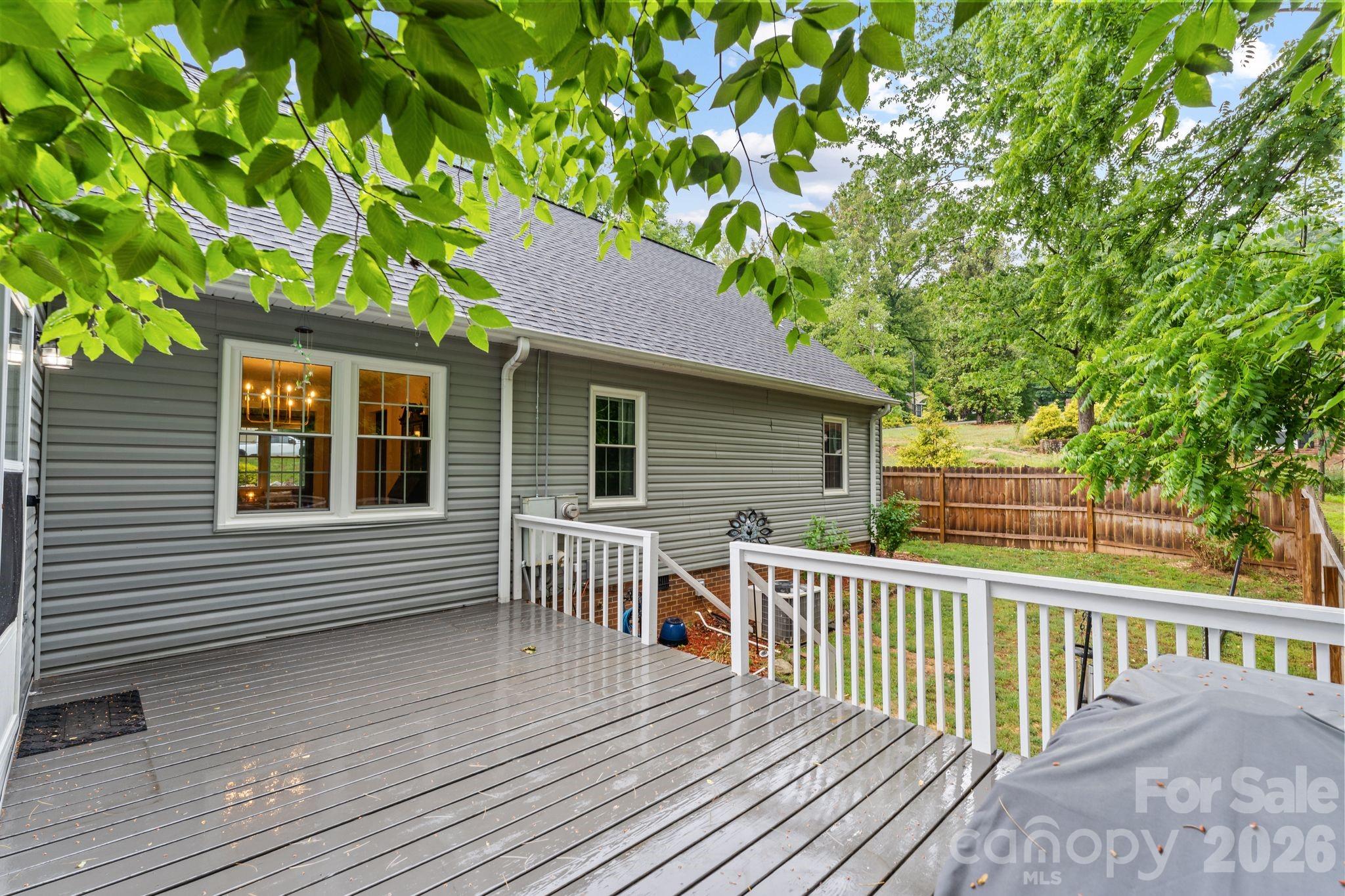 1014 Bramblewood Court NE — Lenoir