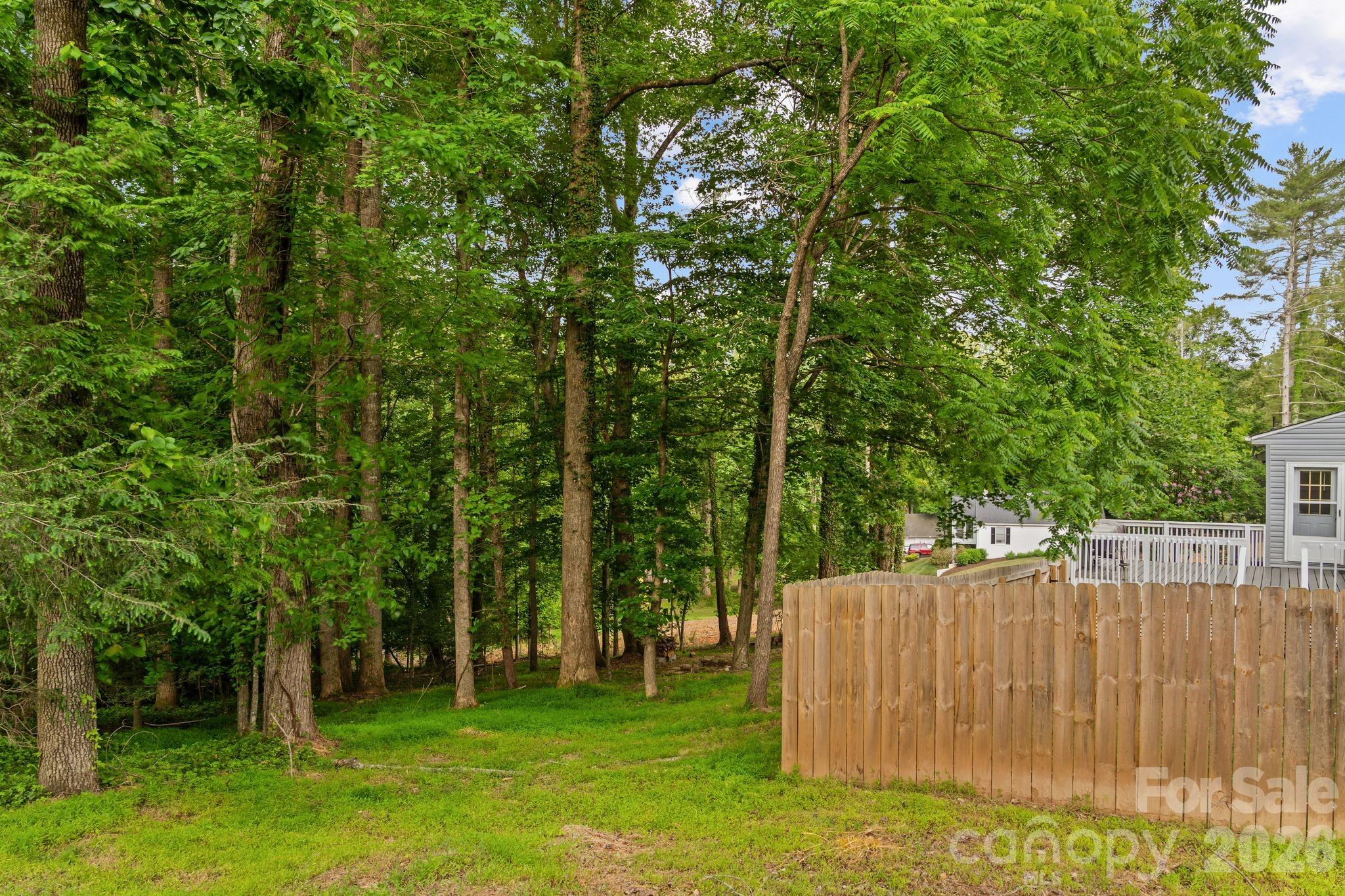 1014 Bramblewood Court NE — Lenoir