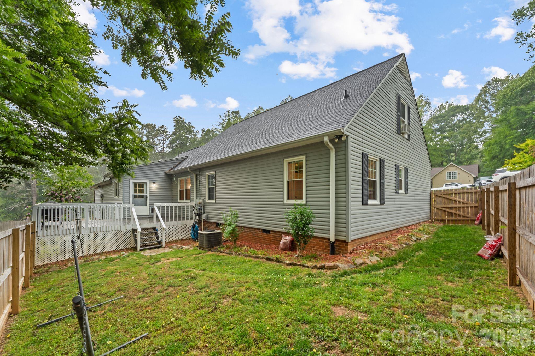 1014 Bramblewood Court NE — Lenoir