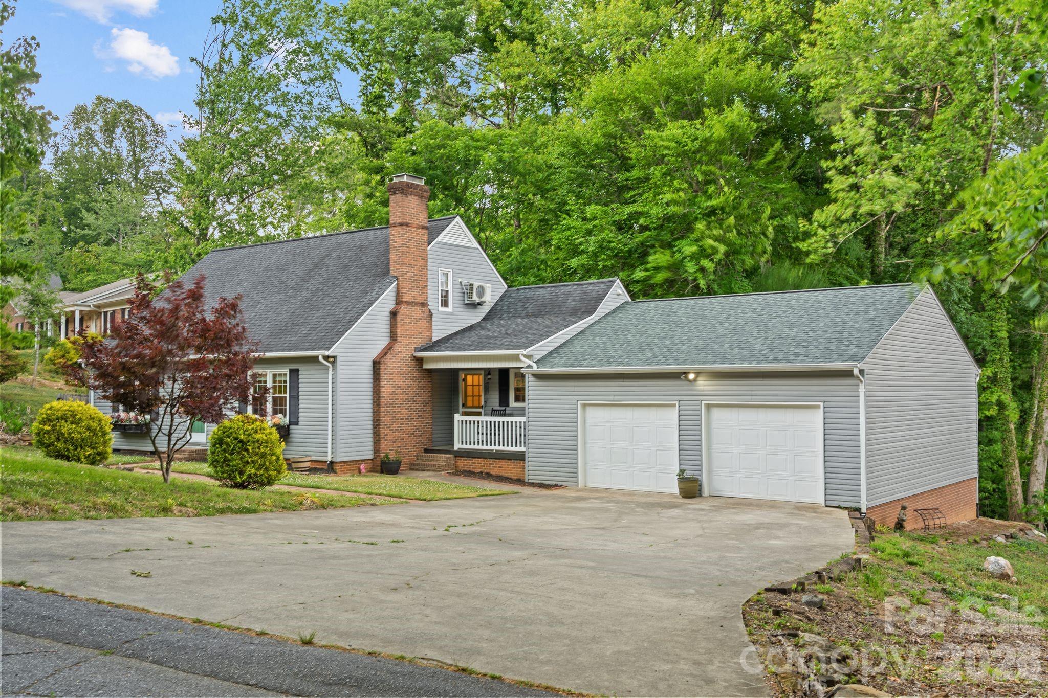 1014 Bramblewood Court NE — Lenoir