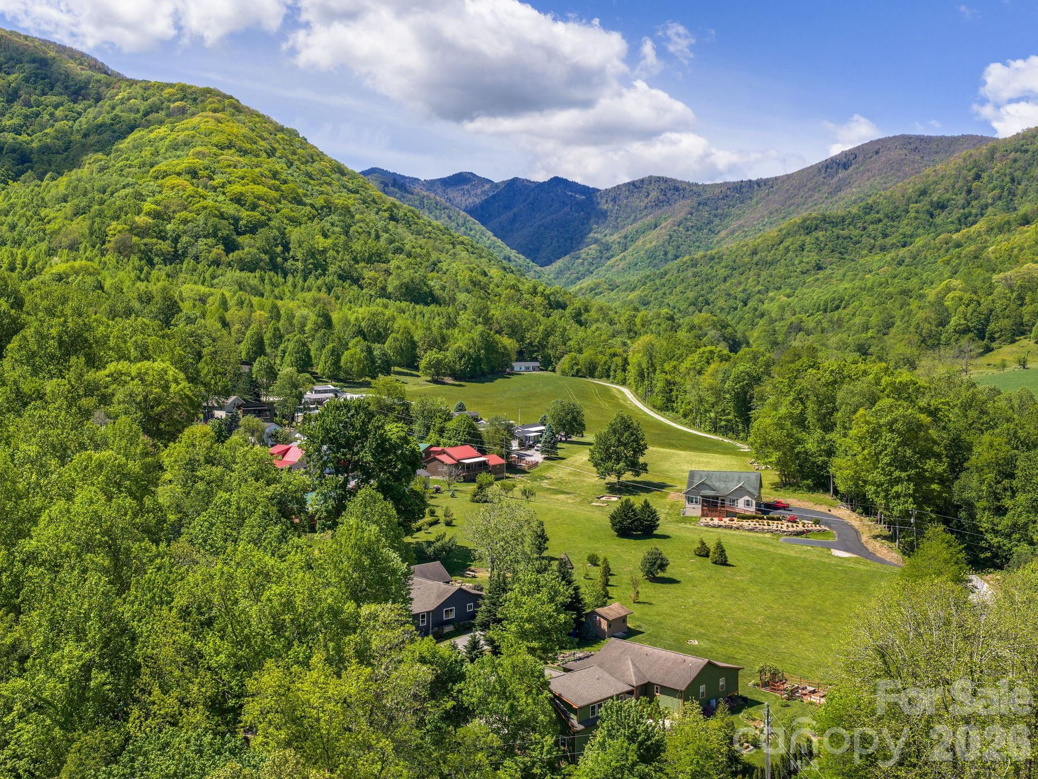 162 Johnson Branch Road — Maggie Valley