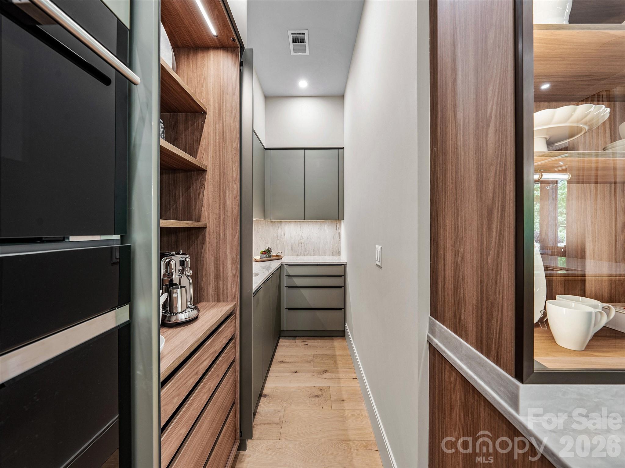 60 Walnut Valley Parkway — Arden