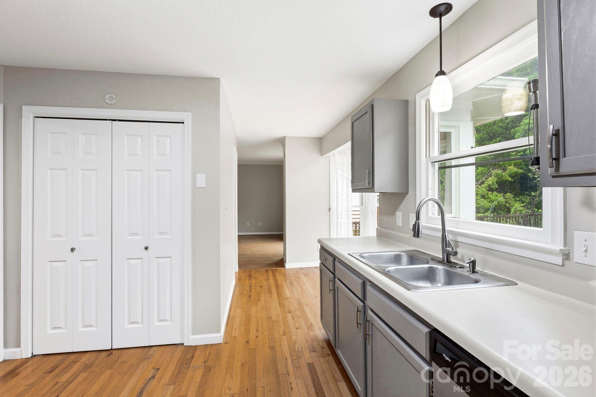 16 Trappers Run Drive — Asheville