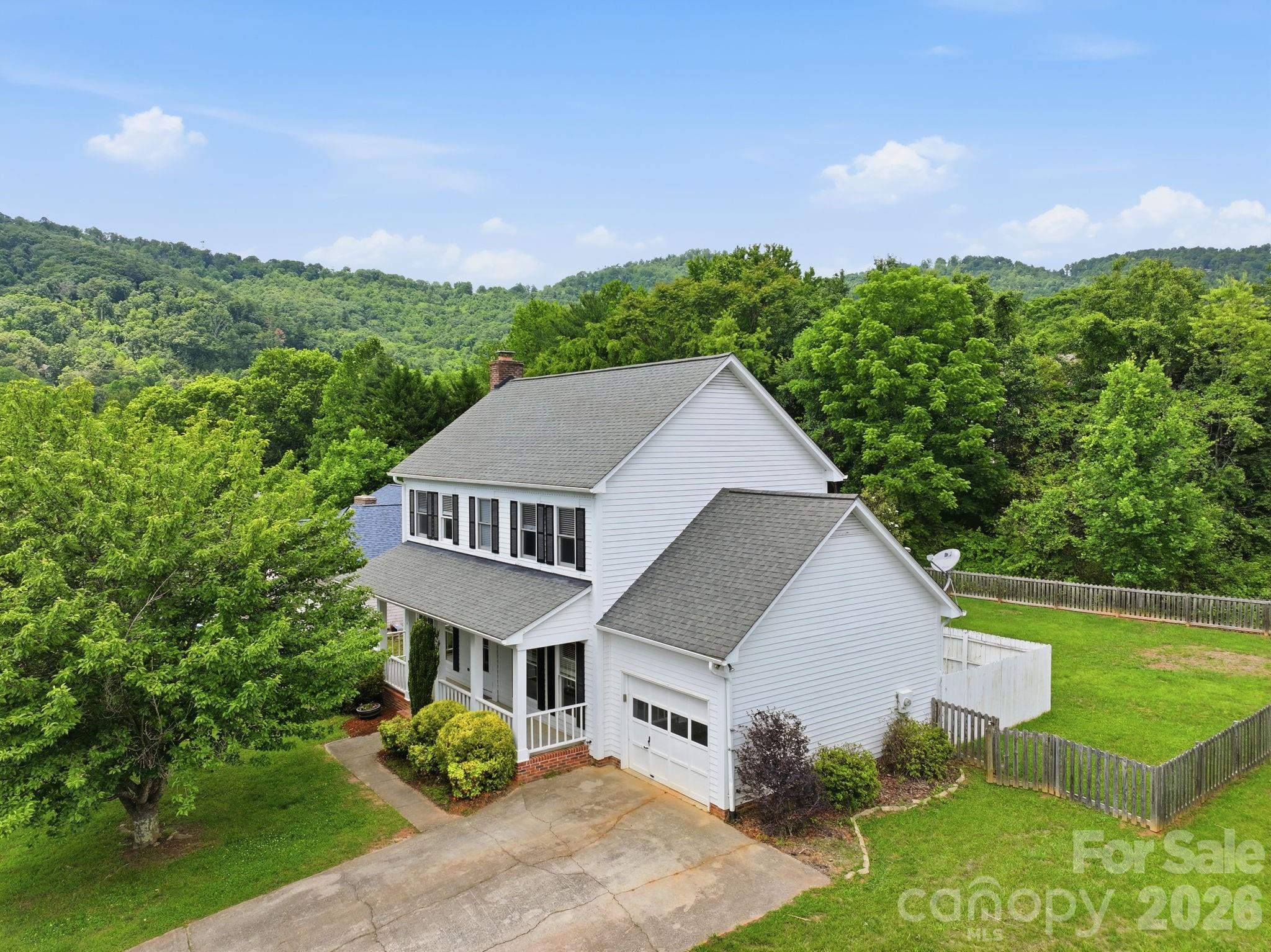 16 Trappers Run Drive — Asheville