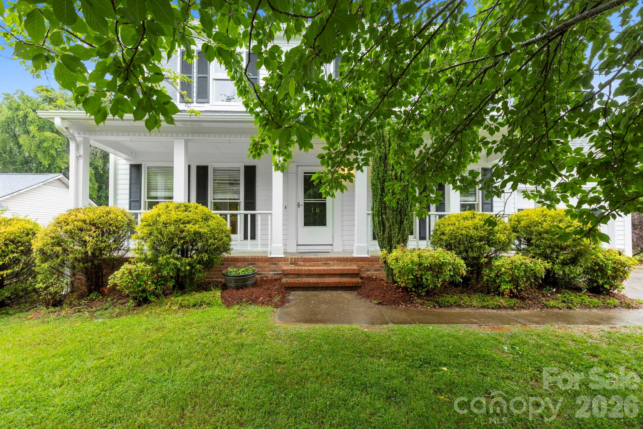 16 Trappers Run Drive — Asheville