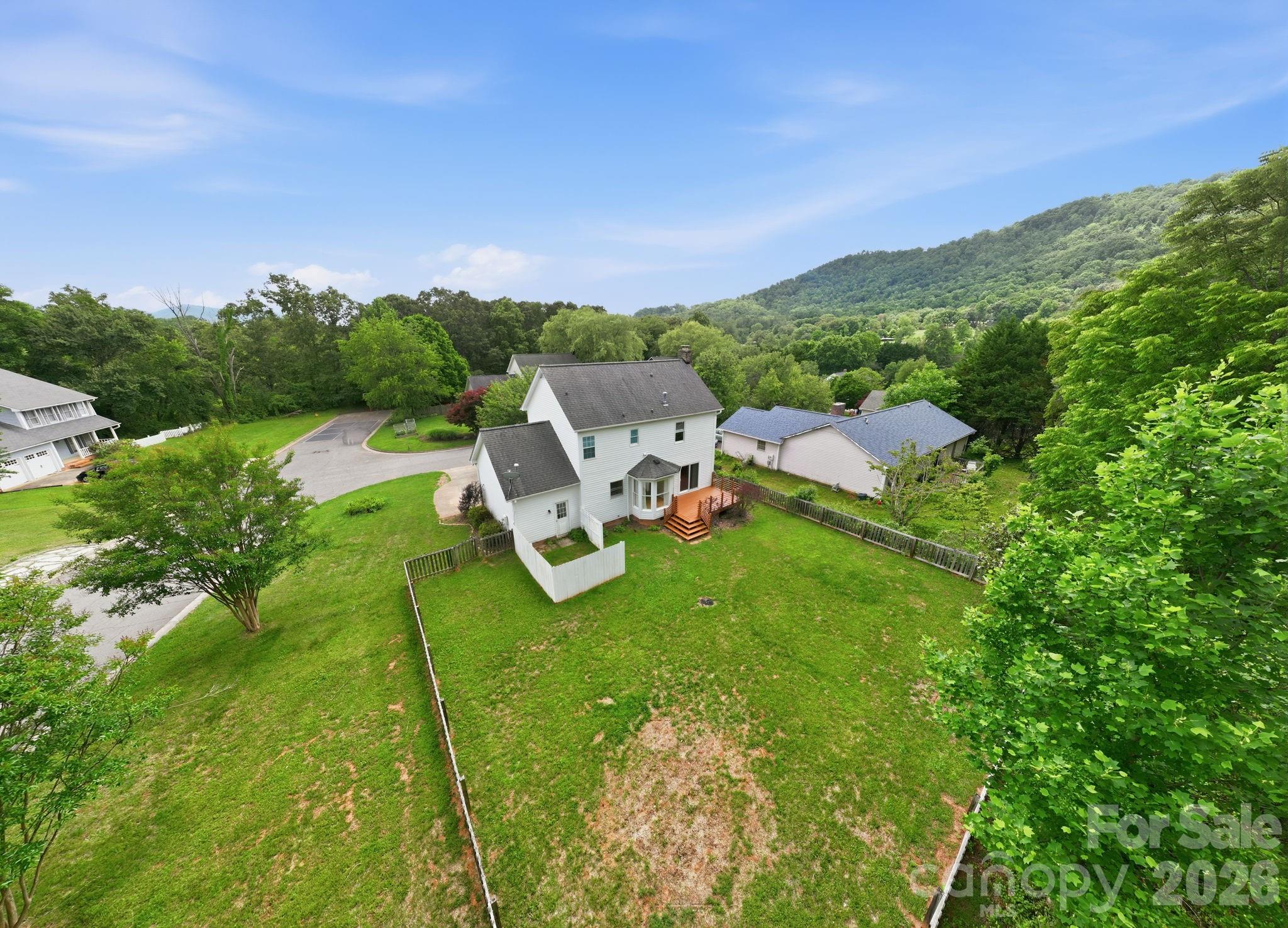 16 Trappers Run Drive — Asheville