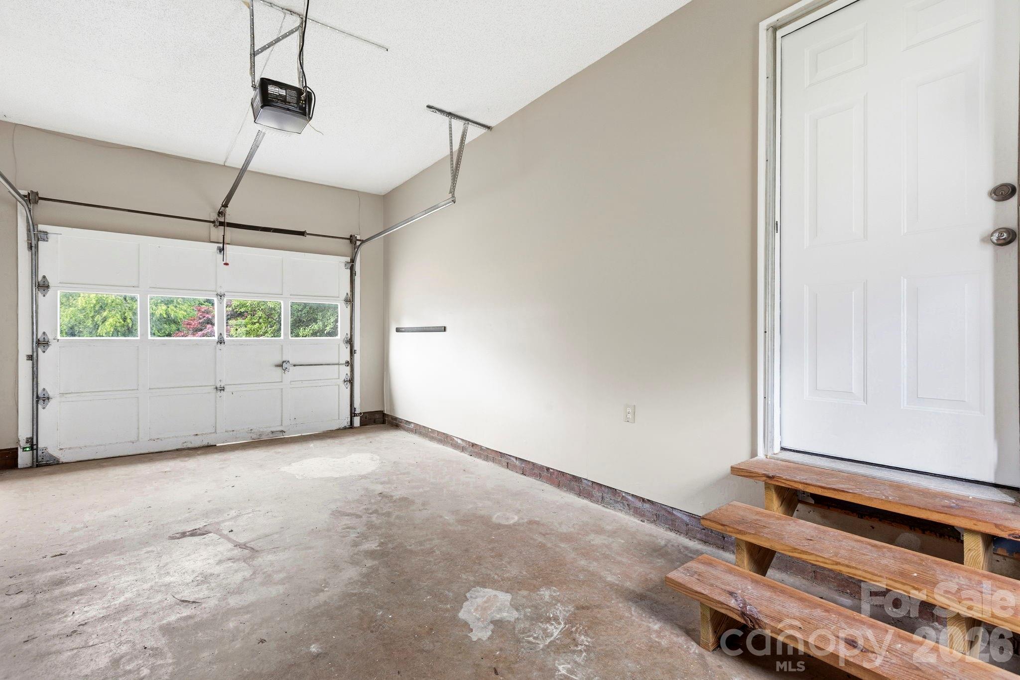 16 Trappers Run Drive — Asheville