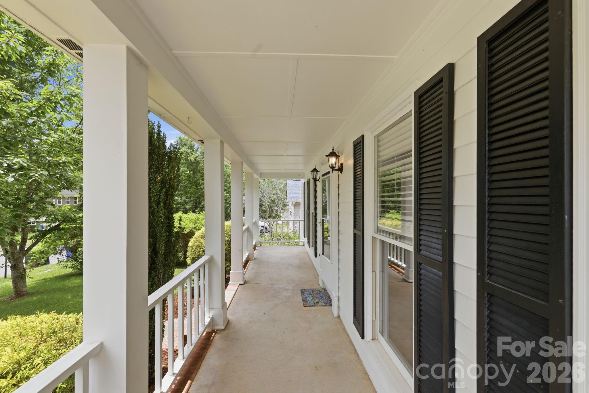 16 Trappers Run Drive — Asheville