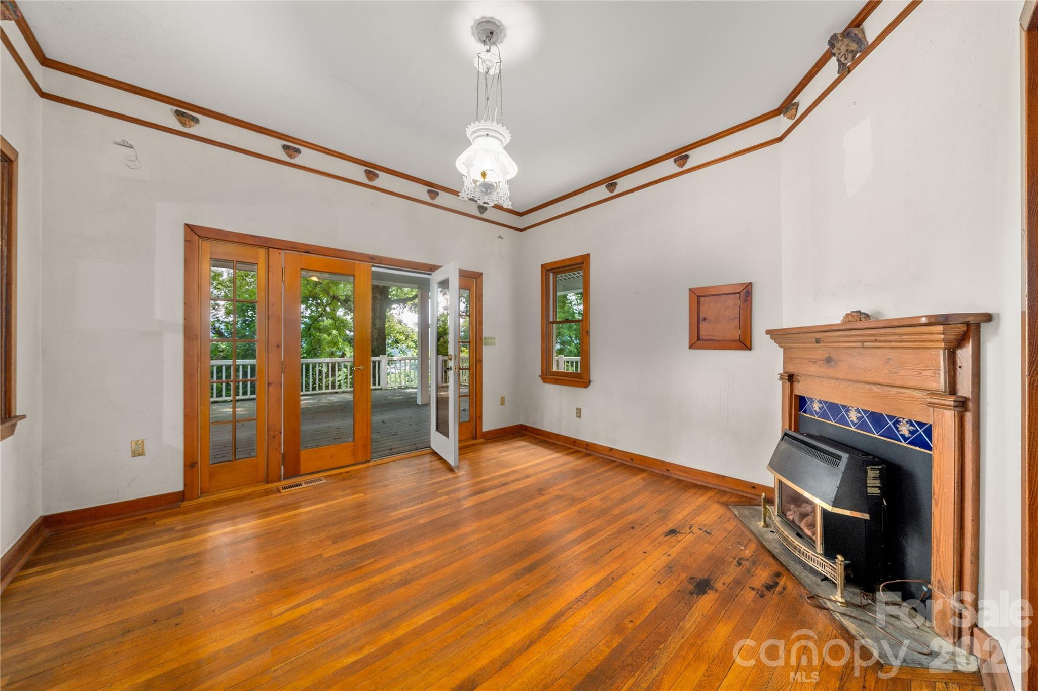 32 Delano Road — Asheville