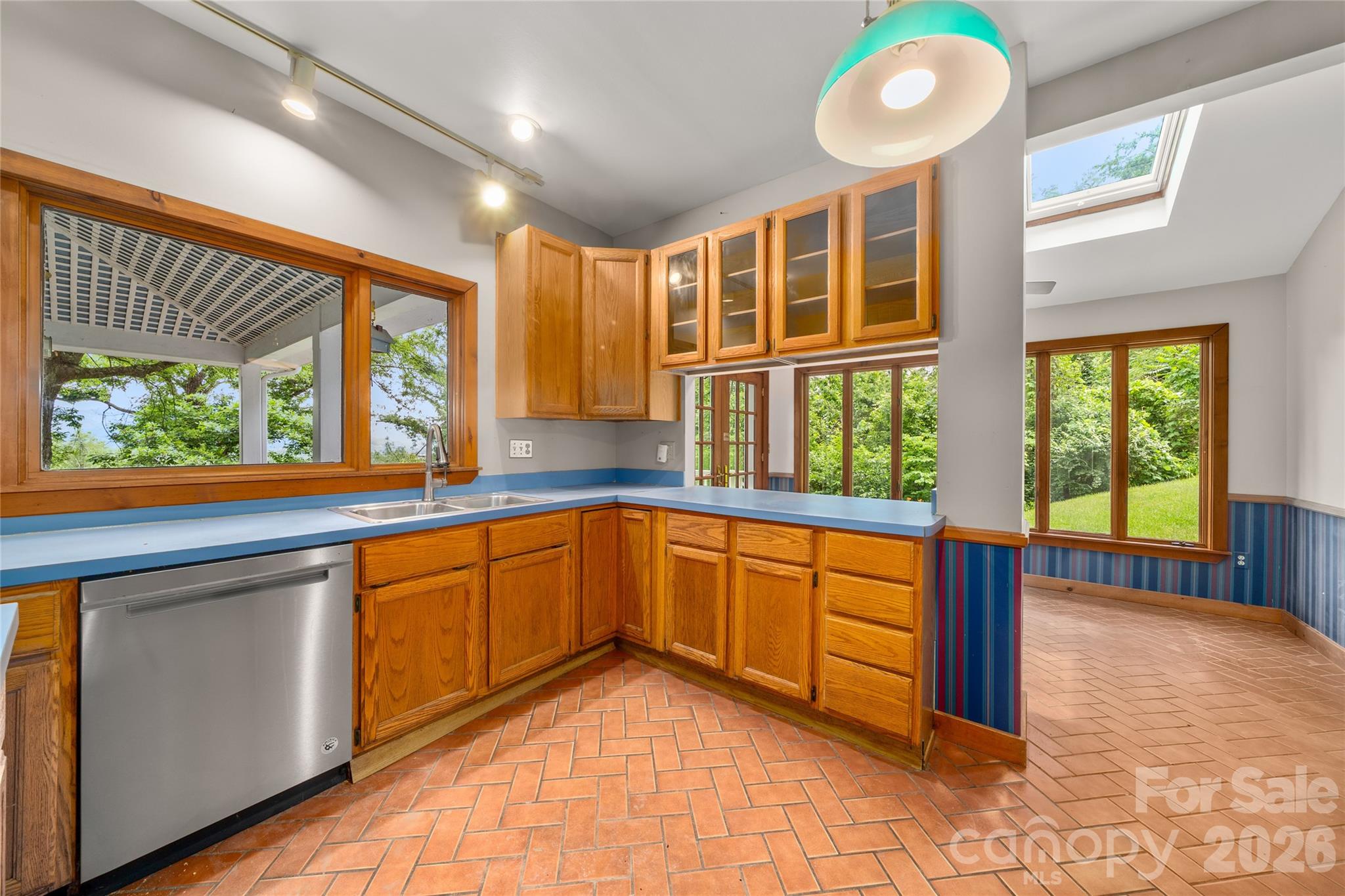 32 Delano Road — Asheville