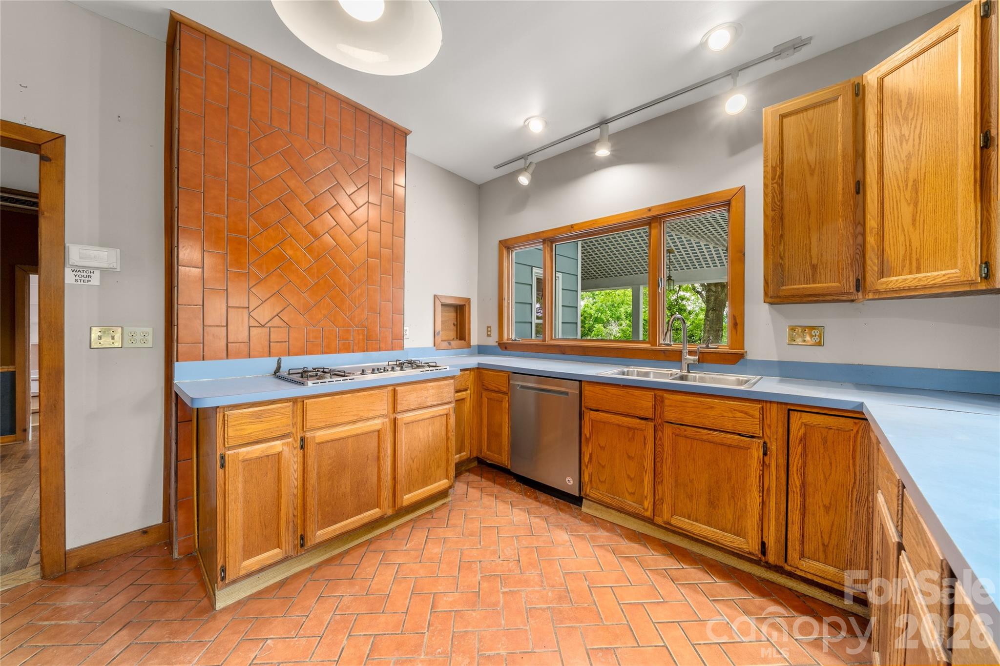 32 Delano Road — Asheville