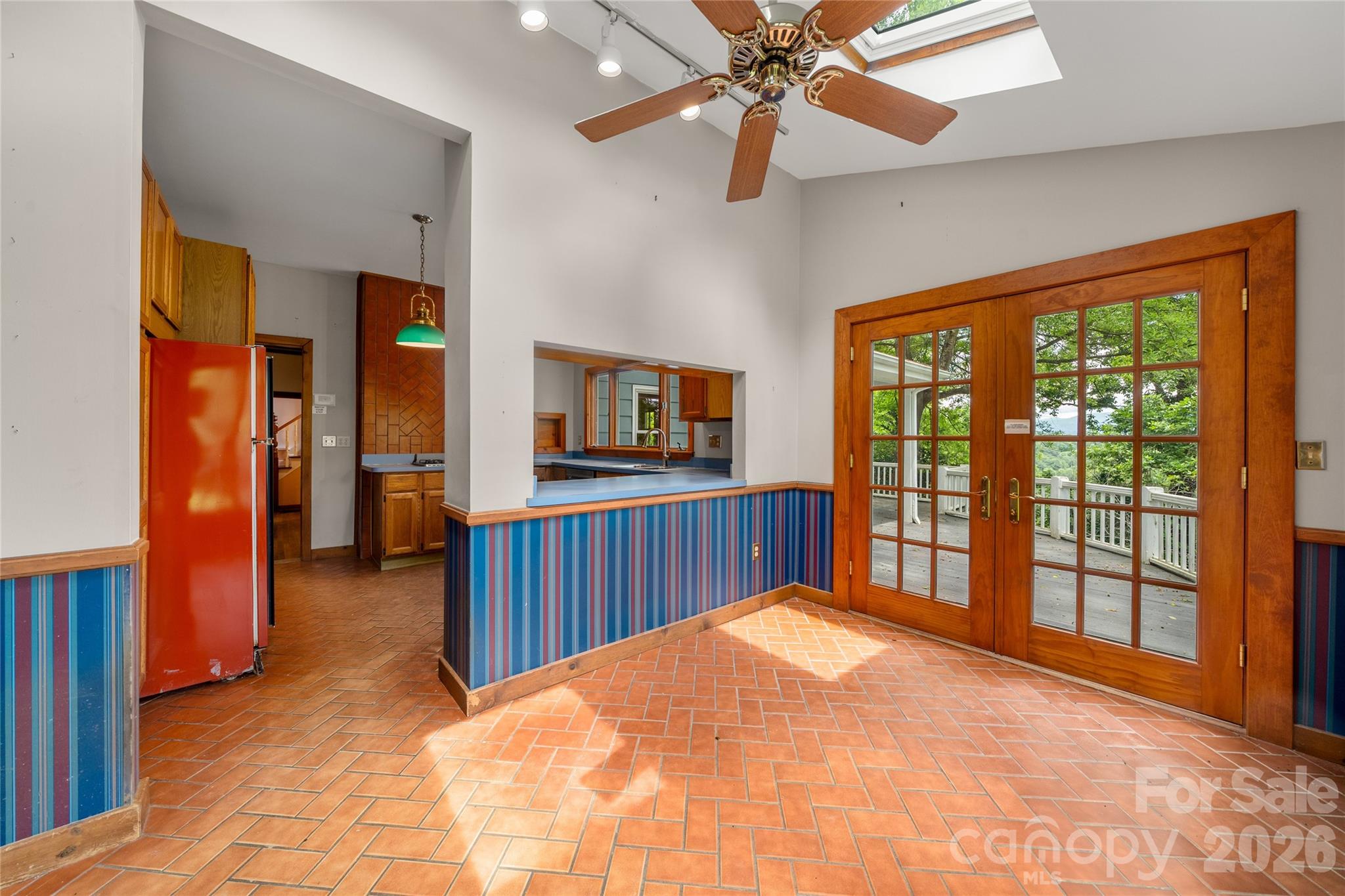 32 Delano Road — Asheville
