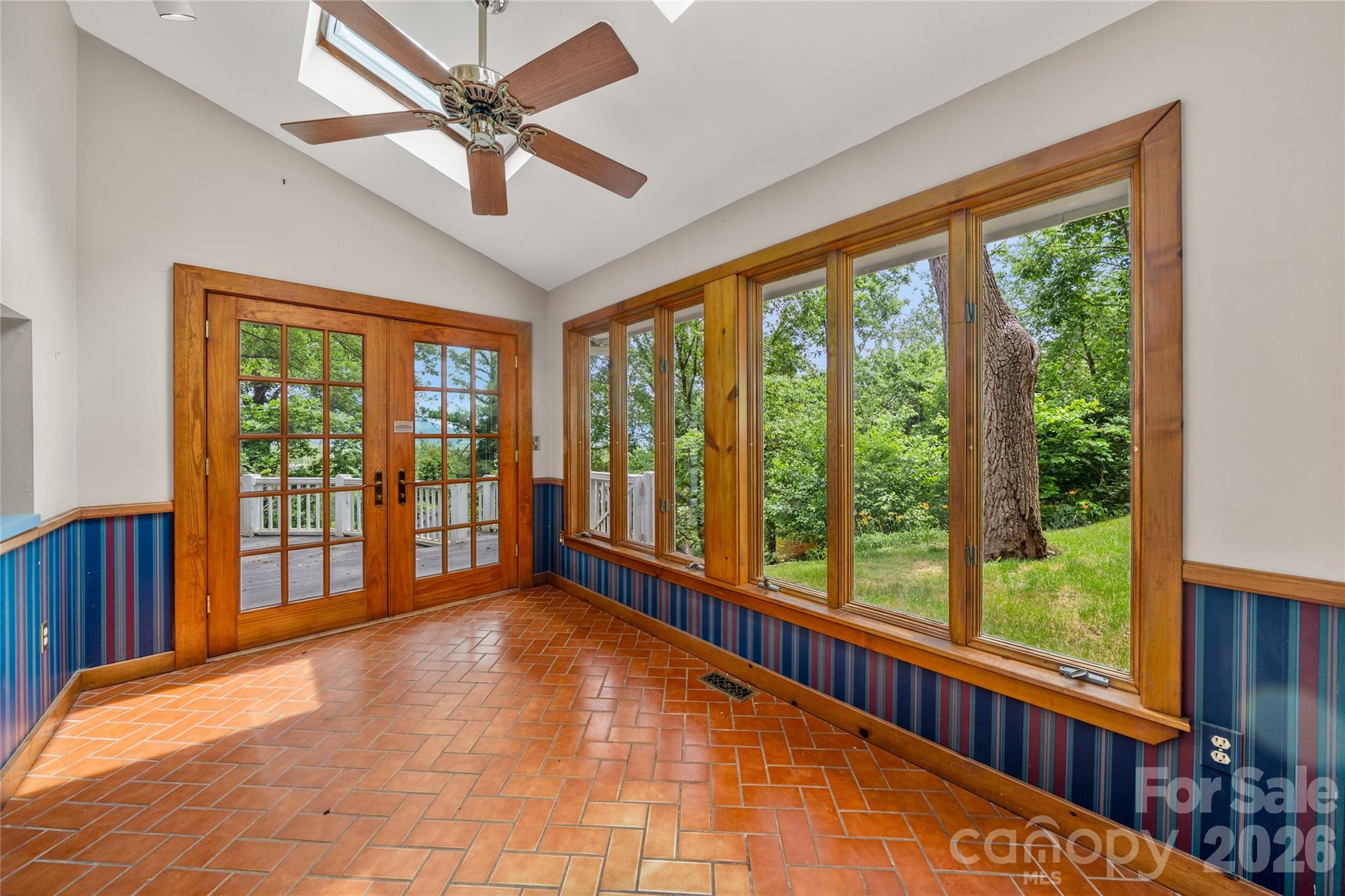 32 Delano Road — Asheville