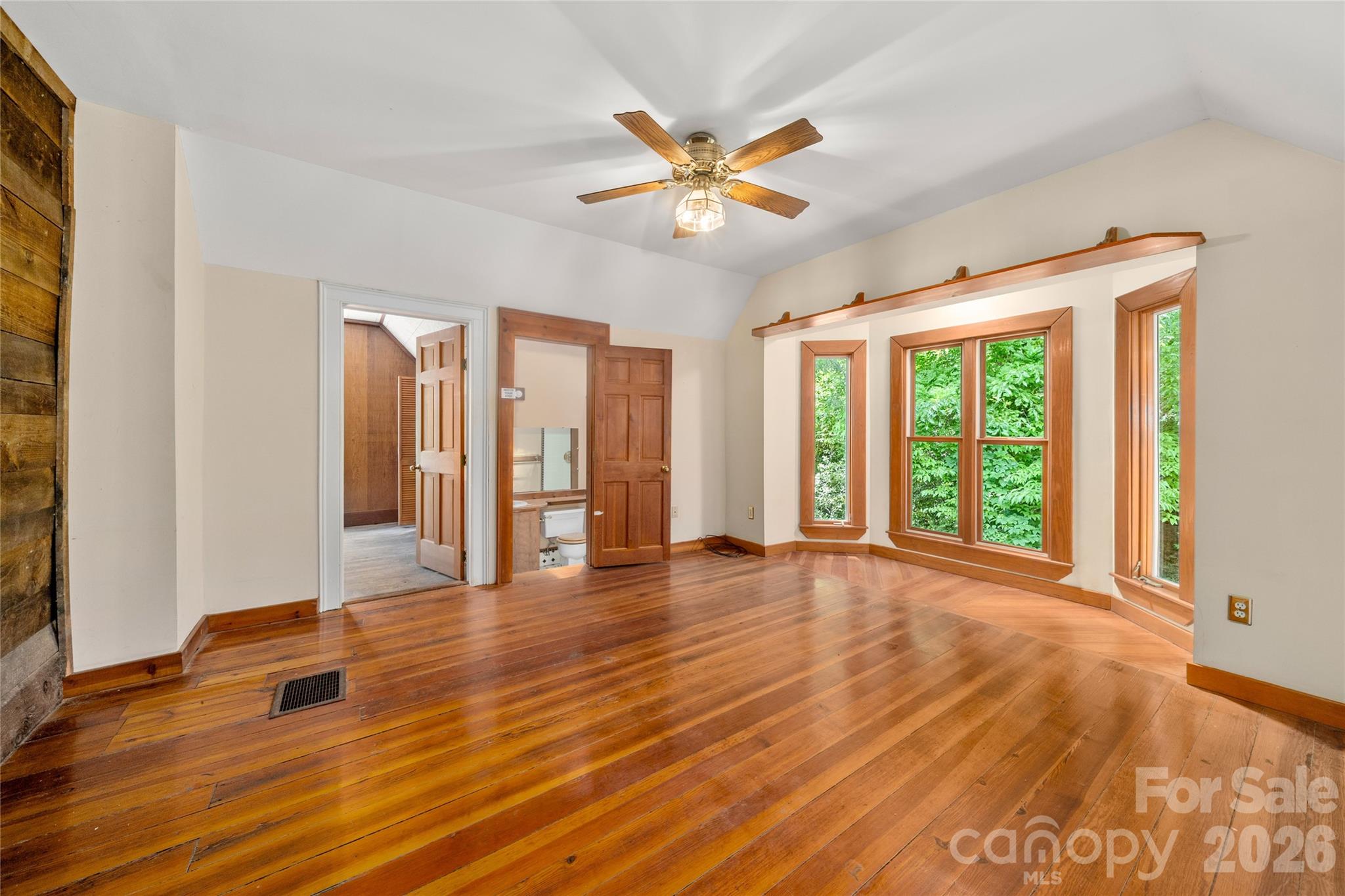32 Delano Road — Asheville