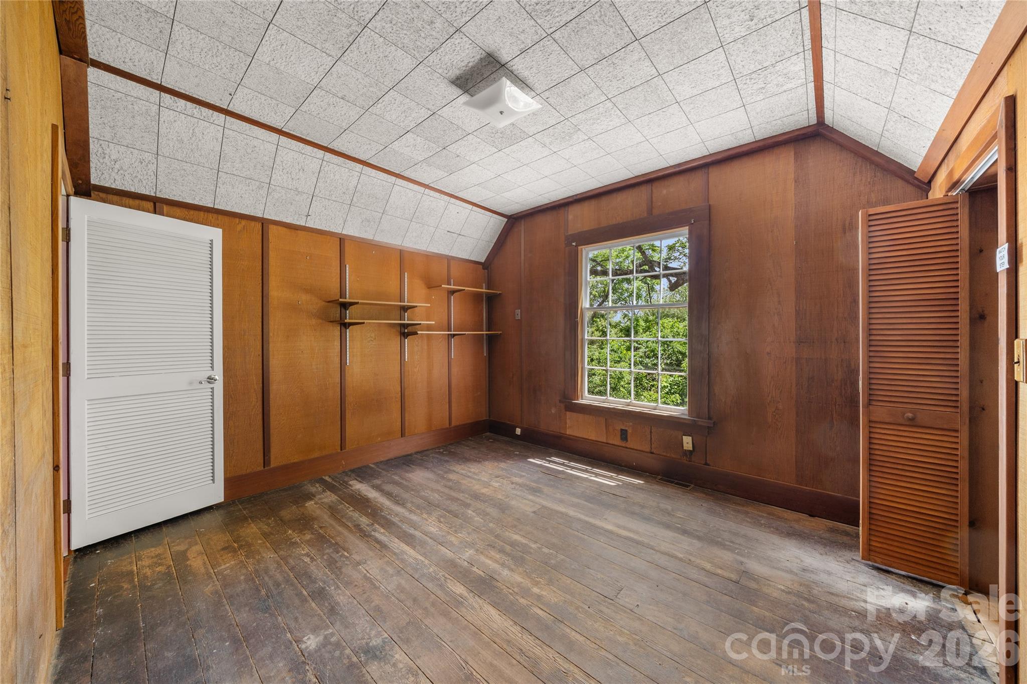 32 Delano Road — Asheville