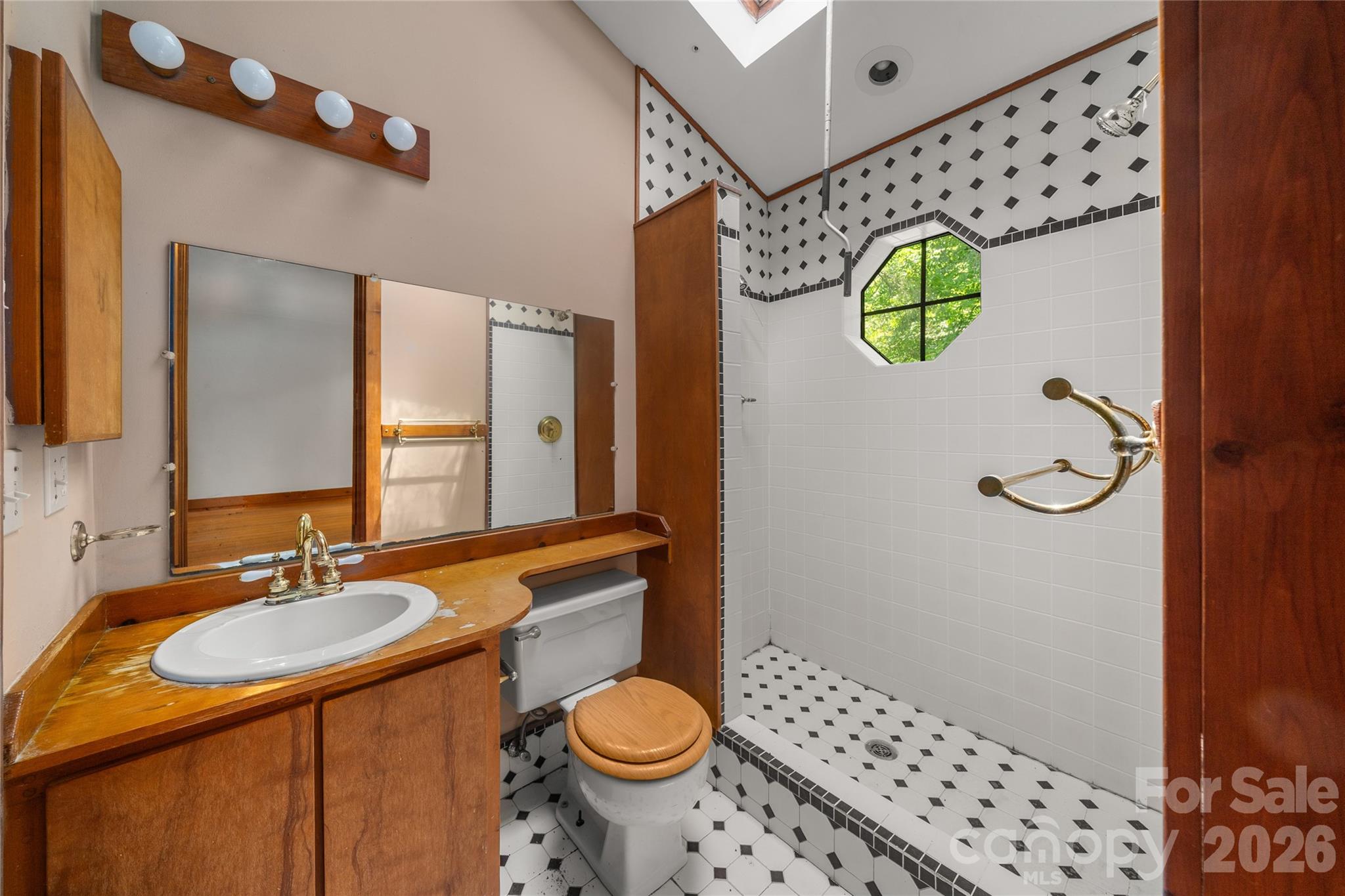 32 Delano Road — Asheville