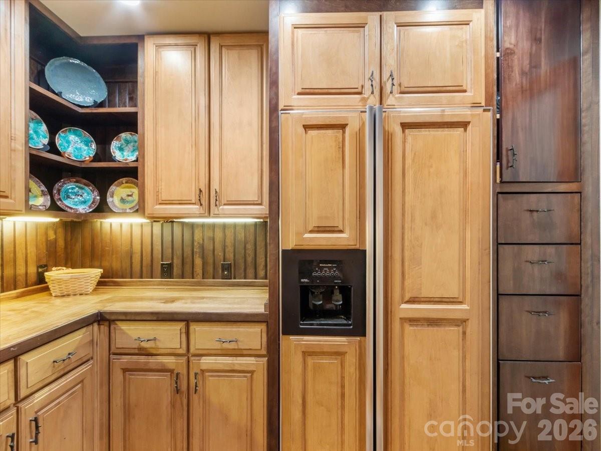 373 Rhododendron Lane — Burnsville