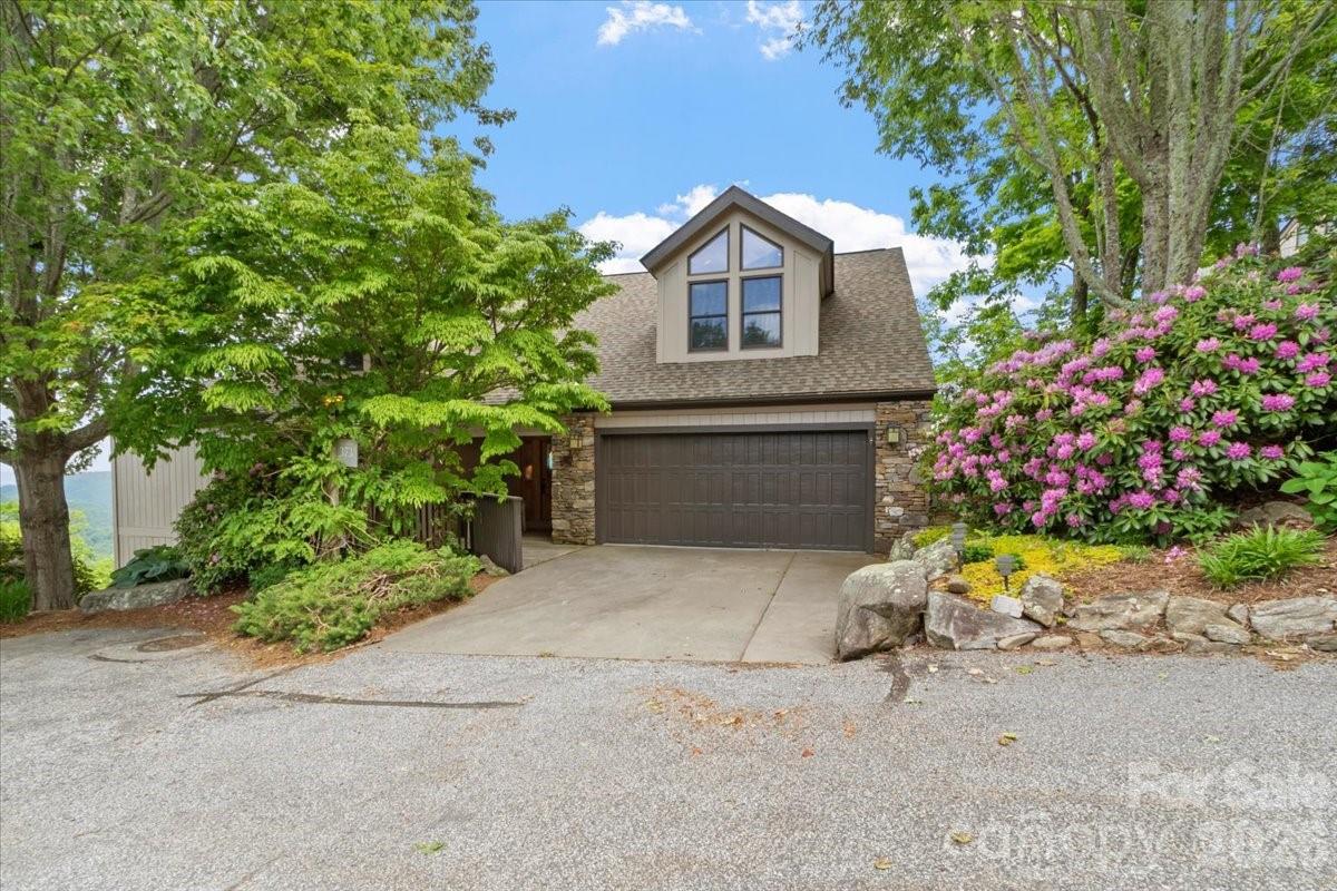 373 Rhododendron Lane — Burnsville