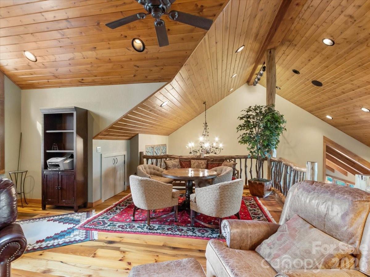 373 Rhododendron Lane — Burnsville