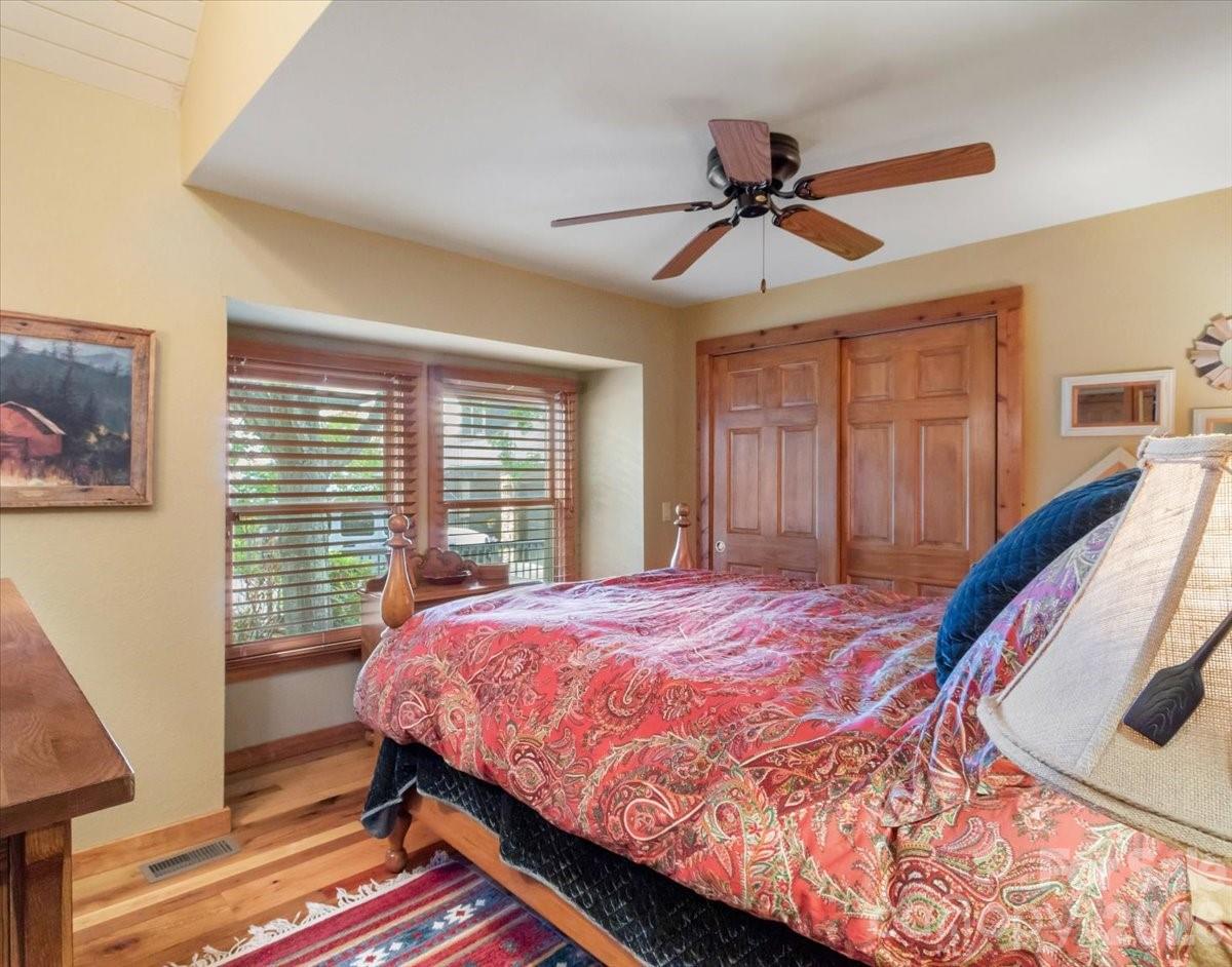 373 Rhododendron Lane — Burnsville