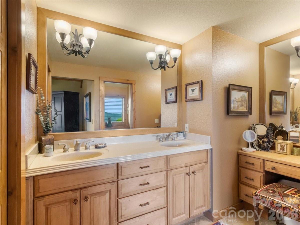 373 Rhododendron Lane — Burnsville