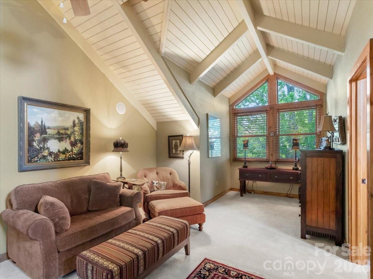 373 Rhododendron Lane — Burnsville